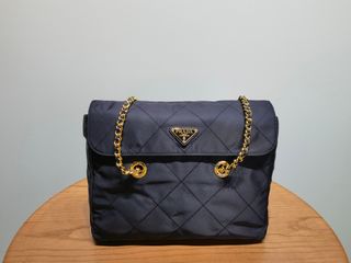 (Category: ) located in . Submitted by luxcloset.shop (Listing ID 1418588073, Image 1). Description: .