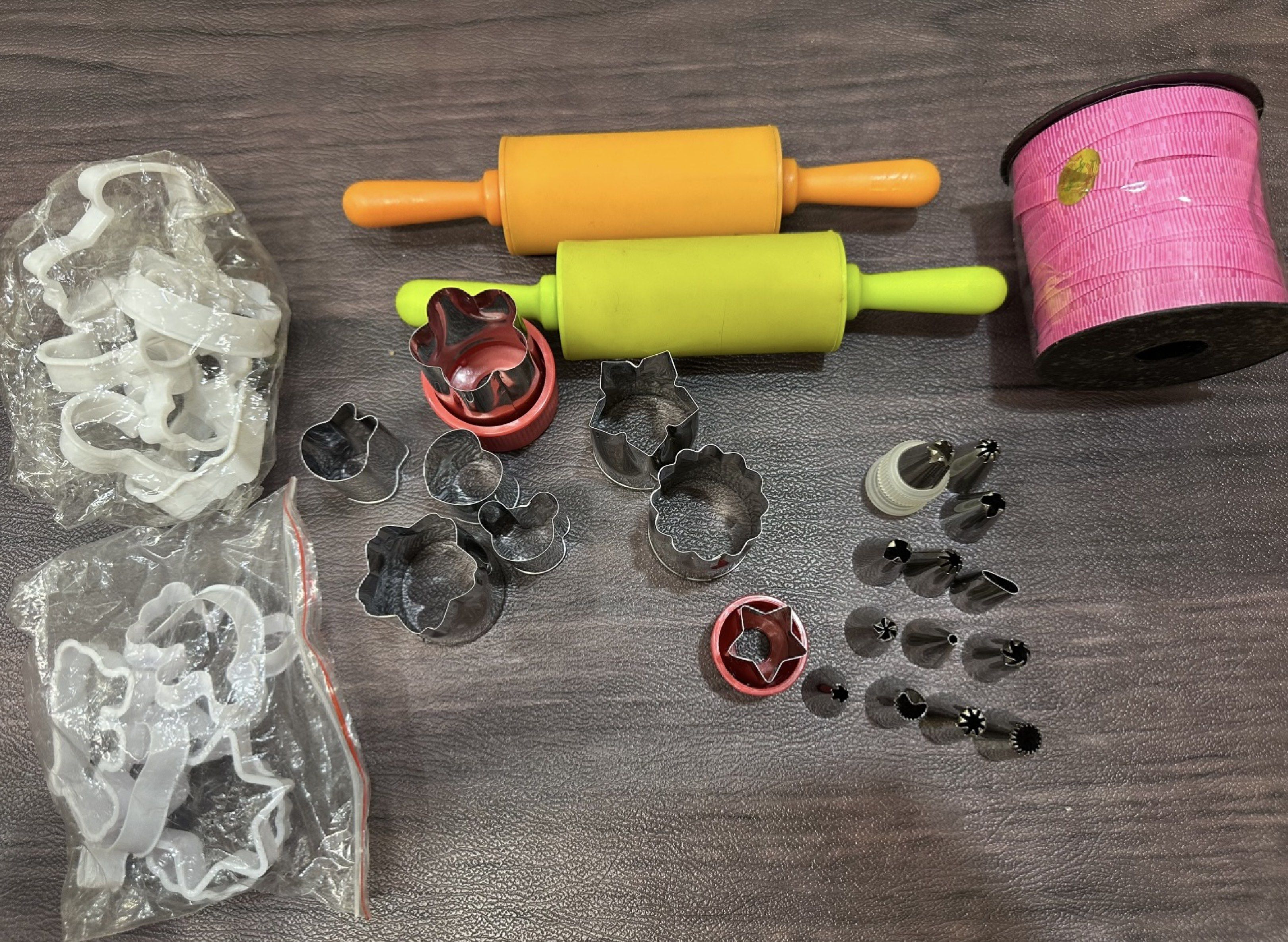Baking Tools (Category: Bakeware) located in Singapore. Submitted by purple_9 (Listing ID 1418480787, Image 1). Description: .