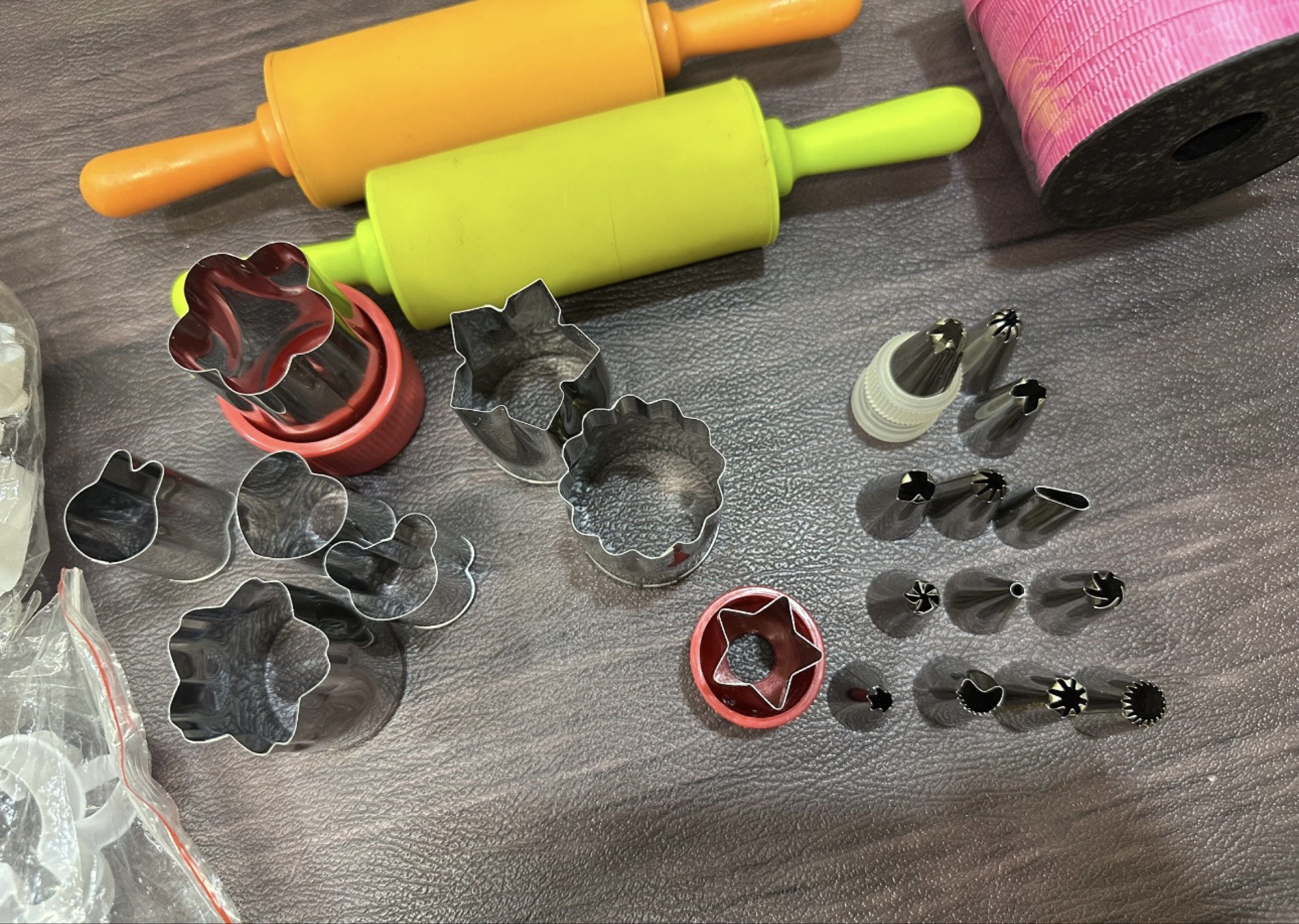 Baking Tools (Category: Bakeware) located in Singapore. Submitted by purple_9 (Listing ID 1418480787, Image 2). Description: .