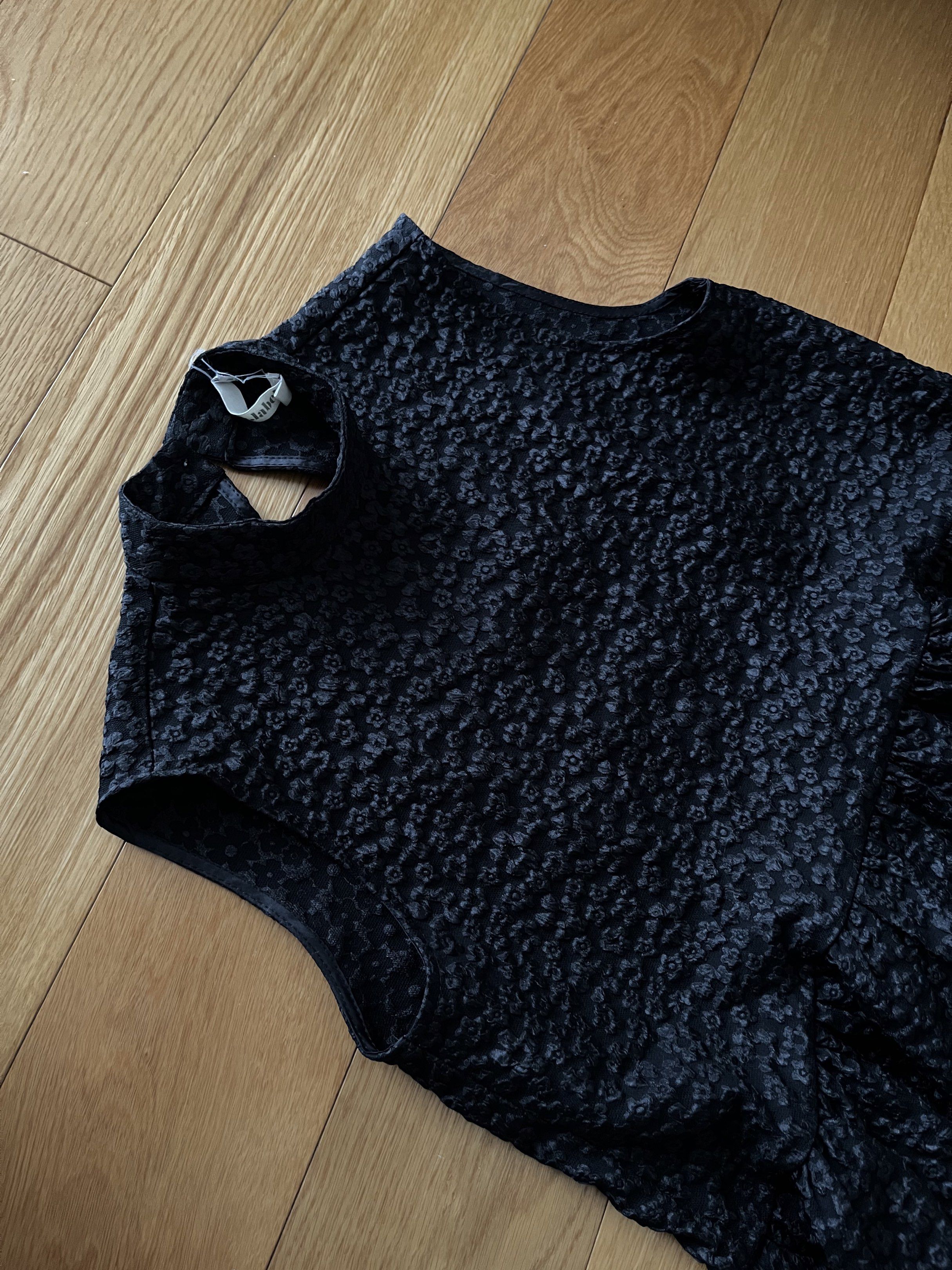 Black balloon too (Category: Others Tops) located in Manila. Submitted by trixvil (Listing ID 1418528323, Image 3). Description: Proce nego if you get another item.