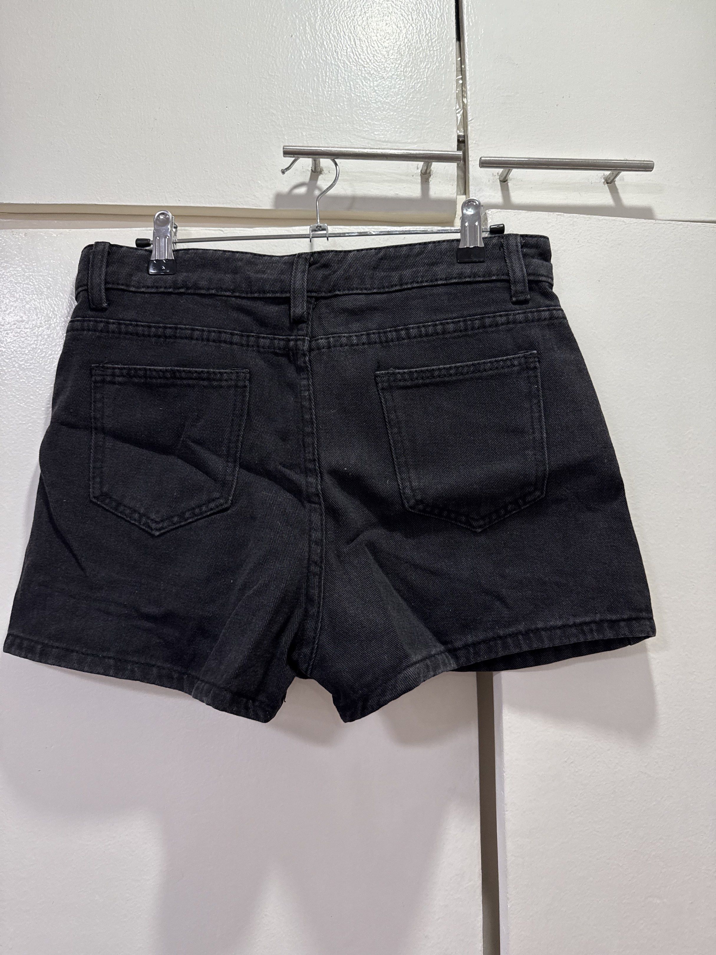 Black Denim Shorts (Category: Skirts) located in Las Pinas. Submitted by kva13 (Listing ID 1418425994, Image 2). Description: .