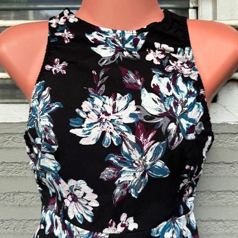 Black Floral Dress (Category: Dresses) located in Mandaluyong City. Submitted by pmlvsqz (Listing ID 1418444817, Image 2). Description: Free Size (Fits up to 𝗠).