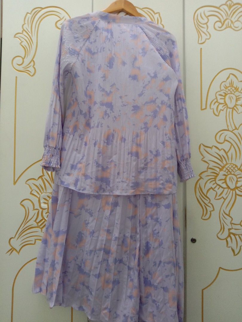 Blouse set (Category: Baju Kurung & sets) located in Kuala Lumpur. Submitted by alhaq48 (Listing ID 1418432421, Image 1). Description: - Material chiffon pleated - Freesize - Harga include postage.