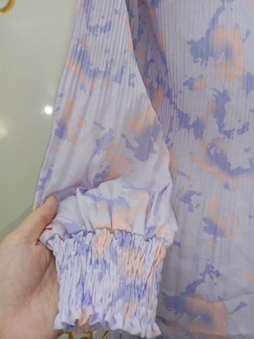 Blouse set (Category: Baju Kurung & sets) located in Kuala Lumpur. Submitted by alhaq48 (Listing ID 1418432421, Image 3). Description: - Material chiffon pleated - Freesize - Harga include postage.