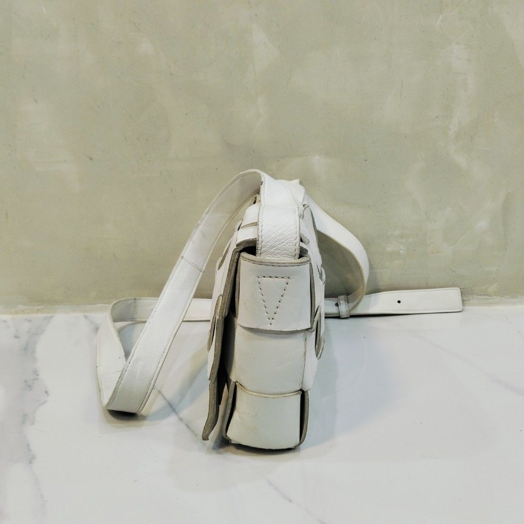 Bottega Veneta Cassette (Category: Luxury Bags & Wallets) located in Dagupan City. Submitted by youngthrift_ (Listing ID 1418509825, Image 3). Description: - Color: White - Design: Woven - Adjustable strap - Interior: Zipper closure - Includes Bottega Veneta label - Made in Italy - Serial number: B09366688J - issue sign of used .