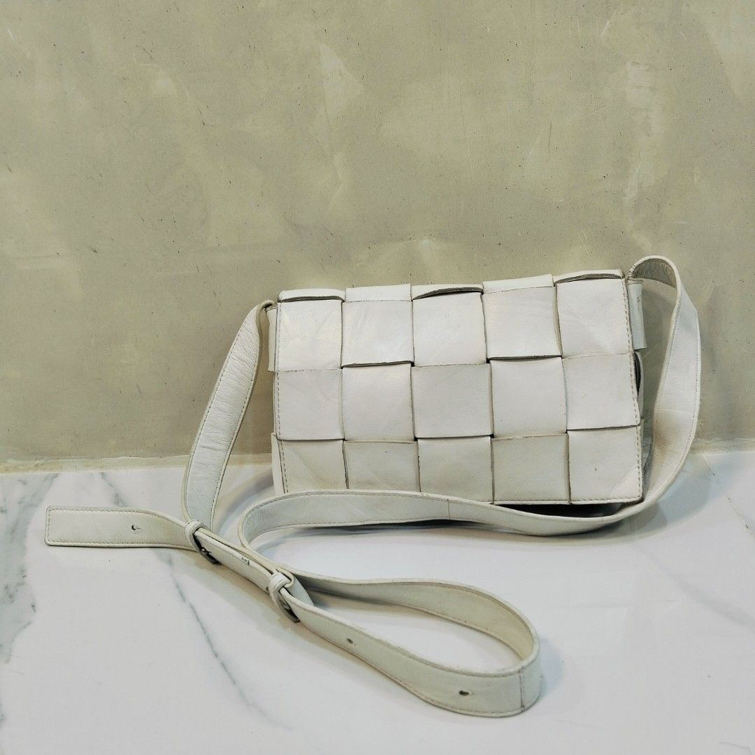 Bottega Veneta Cassette (Category: Luxury Bags & Wallets) located in Dagupan City. Submitted by youngthrift_ (Listing ID 1418509825, Image 1). Description: - Color: White - Design: Woven - Adjustable strap - Interior: Zipper closure - Includes Bottega Veneta label - Made in Italy - Serial number: B09366688J - issue sign of used .