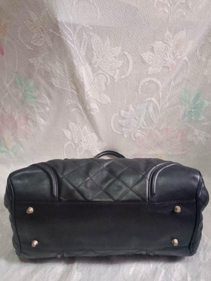 Burberry Black Quilted Leather (Category: Luxury Bags & Wallets) located in Tuguegarao City. Submitted by starzeke (Listing ID 1418576519, Image 3). Description: Pm your Tawad🫰.