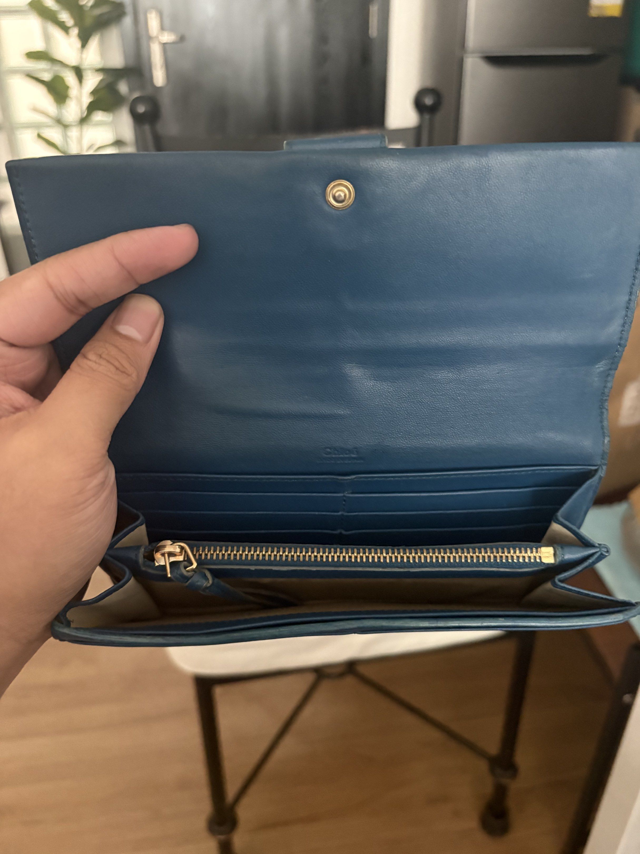 Chloe Leather Wallet (Category: Luxury Bags & Wallets) located in Quezon City. Submitted by dhexyoblepias (Listing ID 1418433975, Image 3). Description: .
