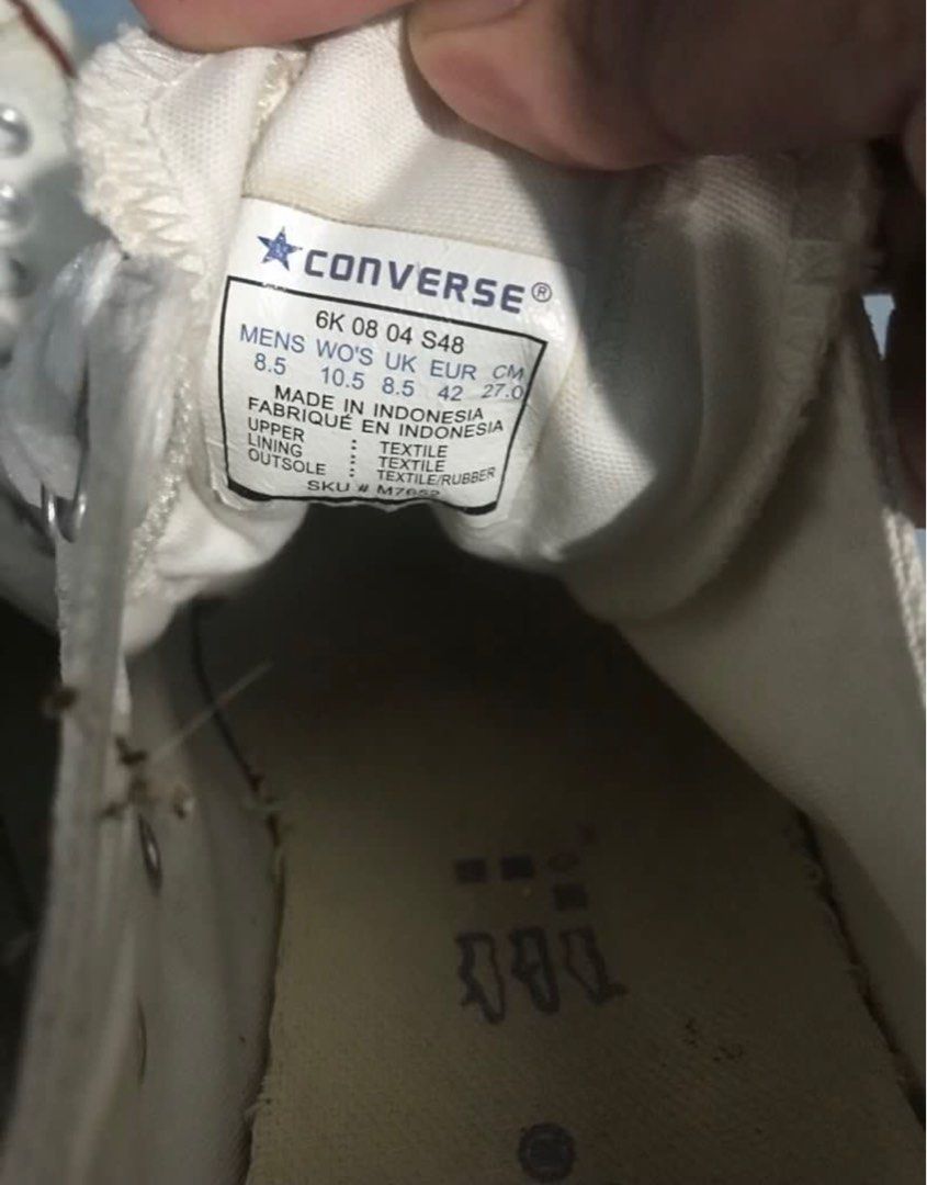 Converse low cut white shoes unisex (Category: Sneakers) located in Manila. Submitted by nat_peak (Listing ID 1418558082, Image 2). Description: Original Good condition SiZe 8.5 men and 10.5 women Rfs hindy na nagagamit .