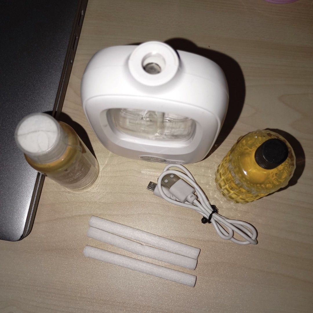 Diffuser Kit (Category: Air Purifiers & Dehumidifiers) located in Quezon City. Submitted by ana-chan (Listing ID 1418592676, Image 2). Description: Air Well diffuser with water-soluble oil and replacement wicks. Includes USB charging cable. Digital display and button operation. Good working condition. Comes with two oil bottles..