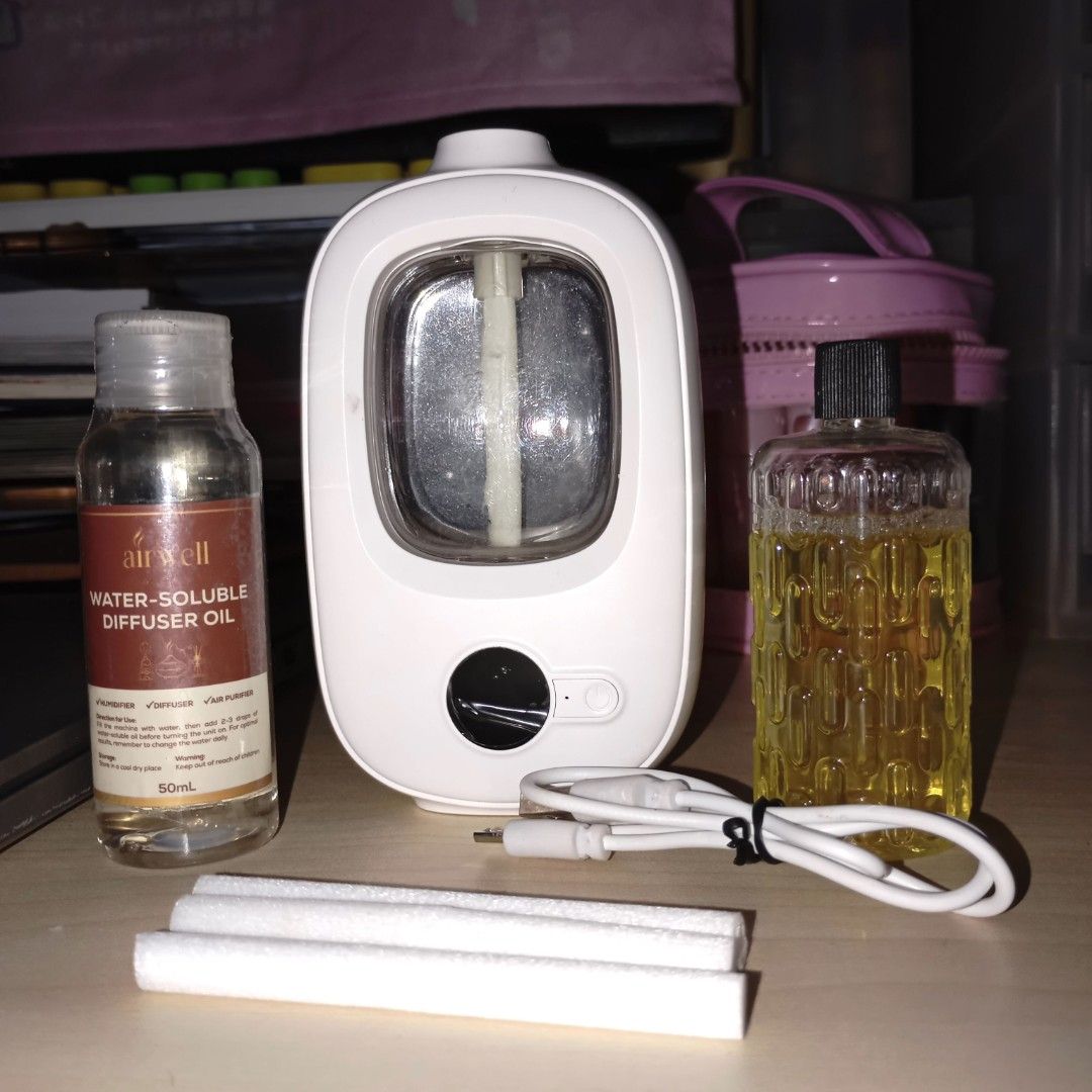 Diffuser Kit (Category: Air Purifiers & Dehumidifiers) located in Quezon City. Submitted by ana-chan (Listing ID 1418592676, Image 1). Description: Air Well diffuser with water-soluble oil and replacement wicks. Includes USB charging cable. Digital display and button operation. Good working condition. Comes with two oil bottles..