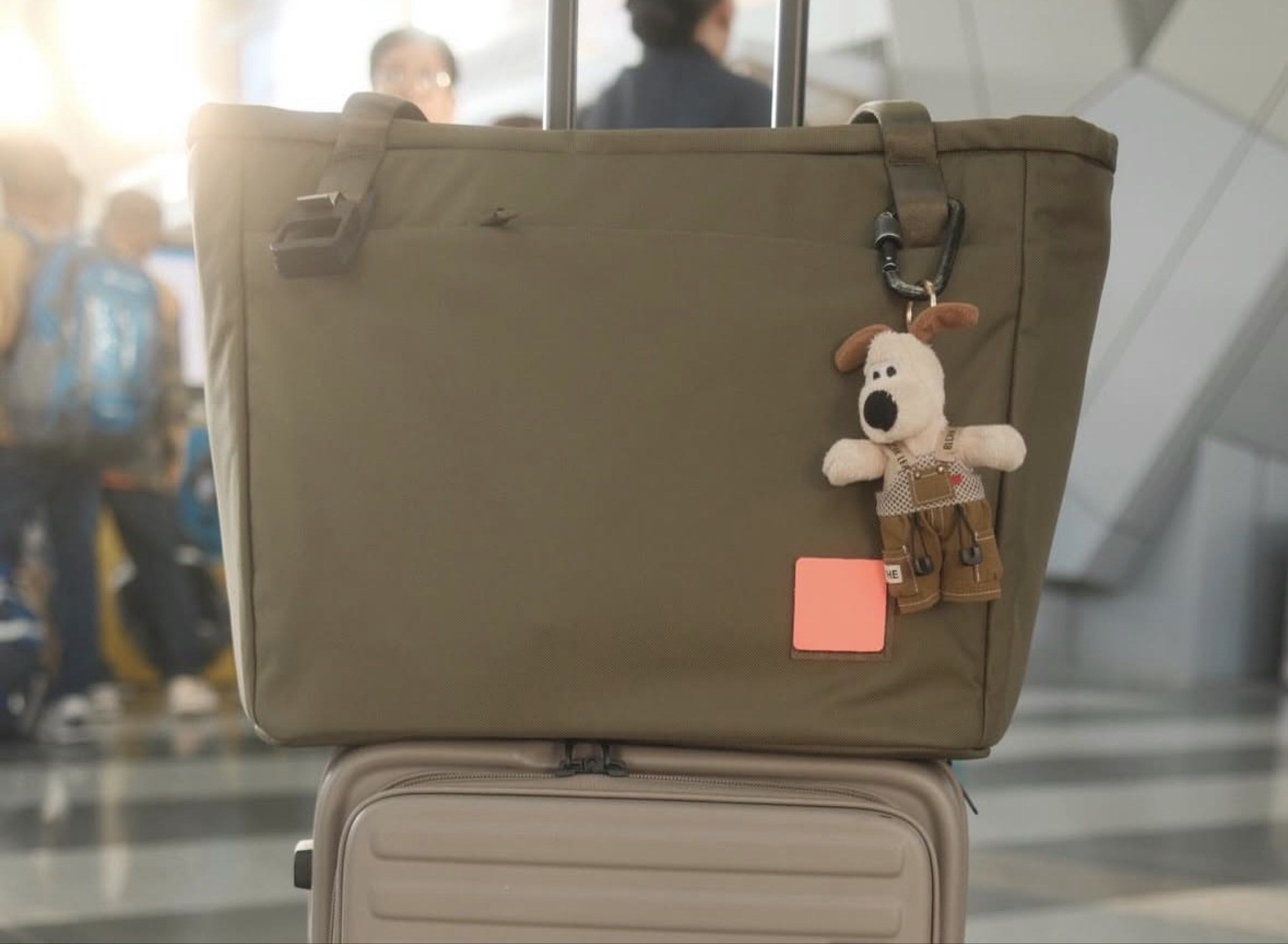 Evergoods Civic Daily Tote (Category: Luxury Bags & Wallets) located in Manila. Submitted by vbcsells (Listing ID 1418515105, Image 2). Description: Used 2x. RFS: Rotate of bags. Stuff toy and patch not included. .