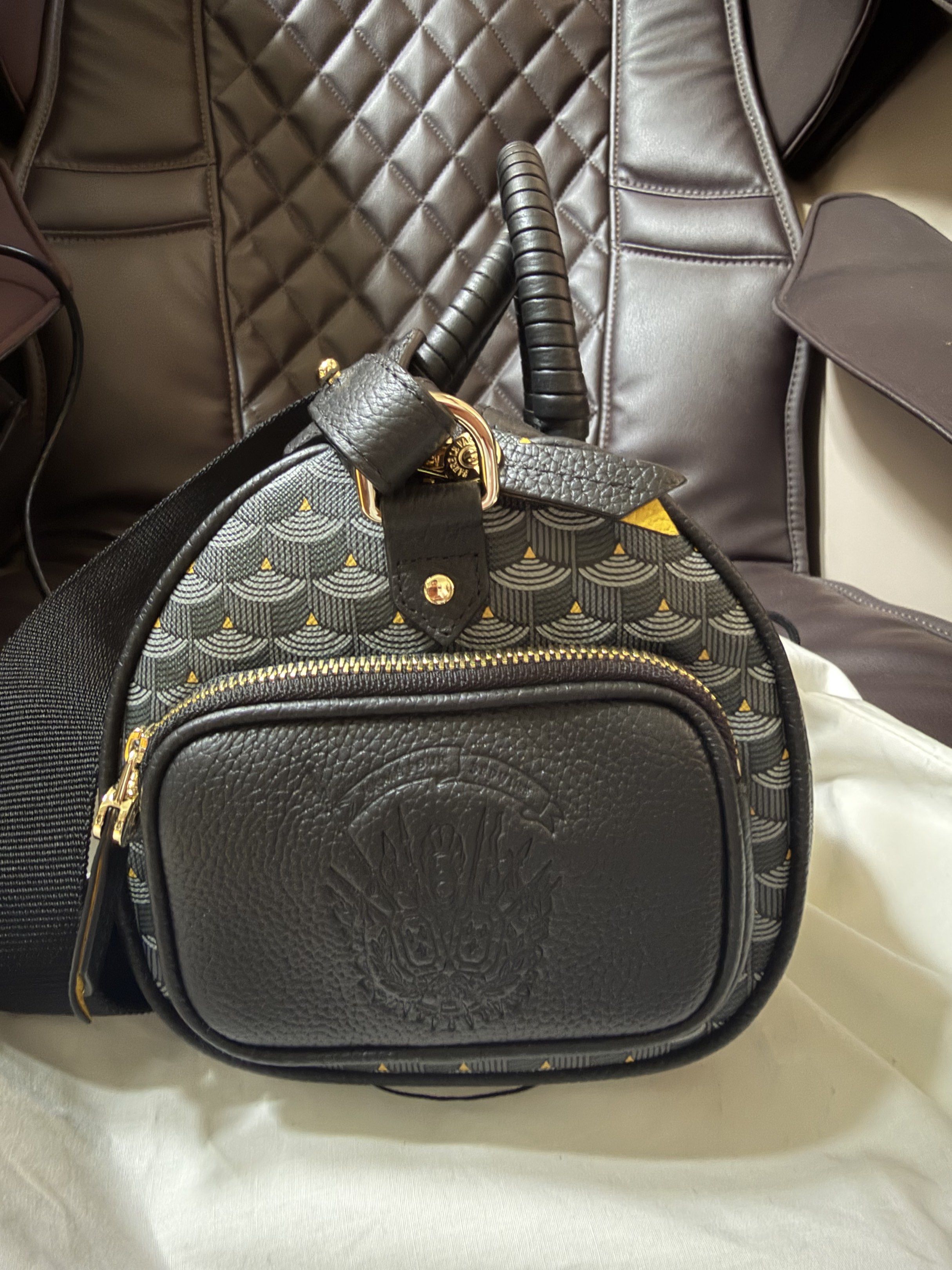 Faure Le Page Dream Bag 21 (Category: Luxury Bags & Wallets) located in Quezon City. Submitted by alfred_ravelaz (Listing ID 1418499469, Image 3). Description: Like New Faure le Page Dream Bag 21 Bought from Faure Le Page Paris flagship store last June 13, 2025 Comes complete with dustbag, paperbag and receipt Films on bottom hardware still intact Meet up at Olongapo City or QC for sure buyers RFS: decluttering some of my bags.