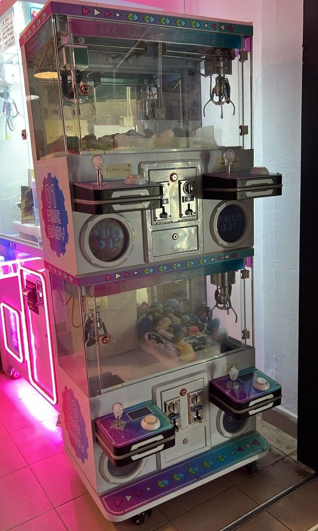 Four side claw machine, Hobbies & Toys, Toys & Games on Carousell