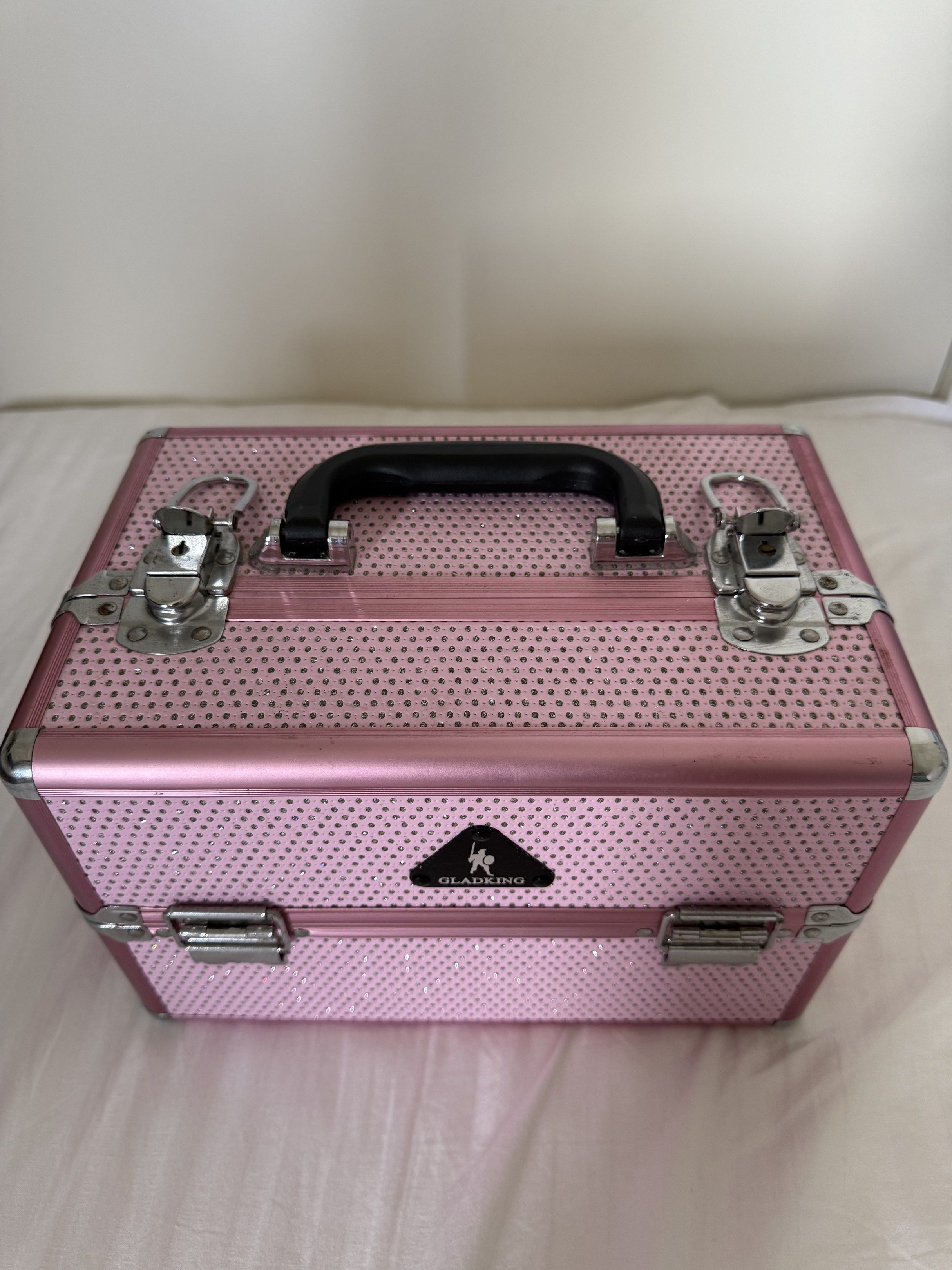 Gladking Trainer 3 Layered Makeup Kit Glittery (Category: Makeup) located in Paranaque City. Submitted by angela_yvtte (Listing ID 1418473265, Image 2). Description: - Gladking Trainer Makeup Kit - Glittery pink design - Features 3 layers for storage - Stylish and functional makeup organizer - Has minimal make up stains (can be wiped) - Original price is 3,300 PHP.