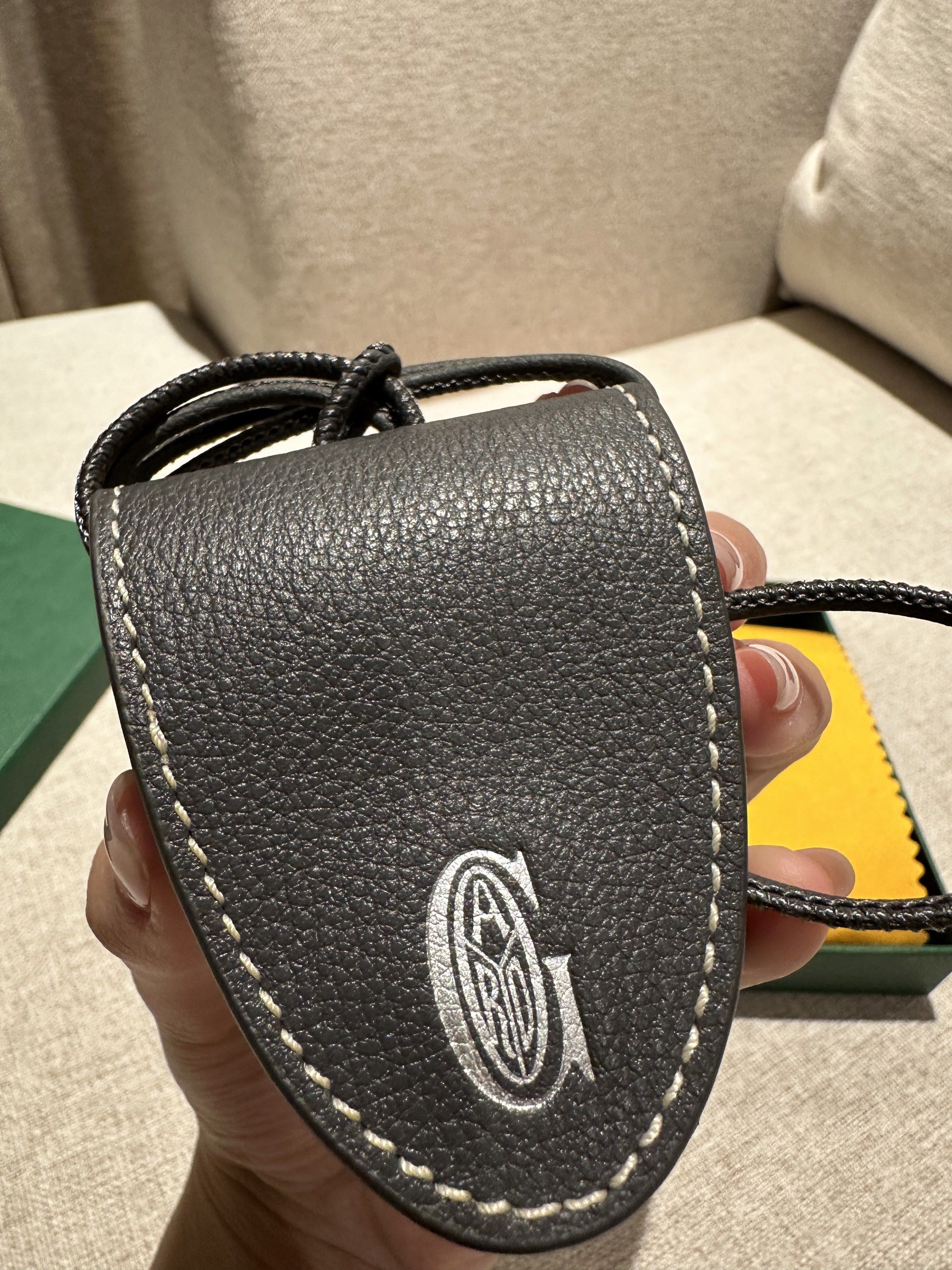 Goyard Bag Clip (Category: Luxury Bags & Wallets) located in Quezon City. Submitted by sofiasellsstuff (Listing ID 1418414141, Image 2). Description: .