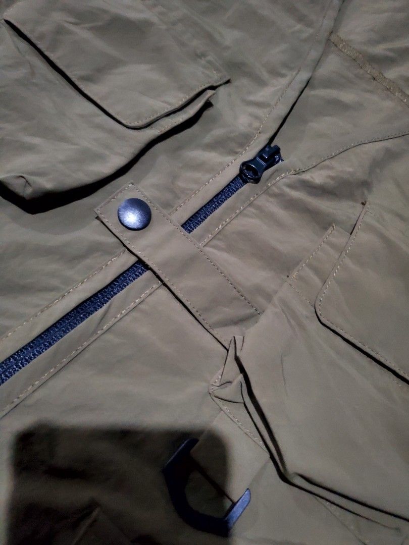 GU uniqlo 3D utility vest (Category: Vests) located in Binalbagan. Submitted by Kristoffer_Arguelles (Listing ID 1418550276, Image 2). Description: brand new condition 10/10 med 22.5x24 walang ka issue issue .