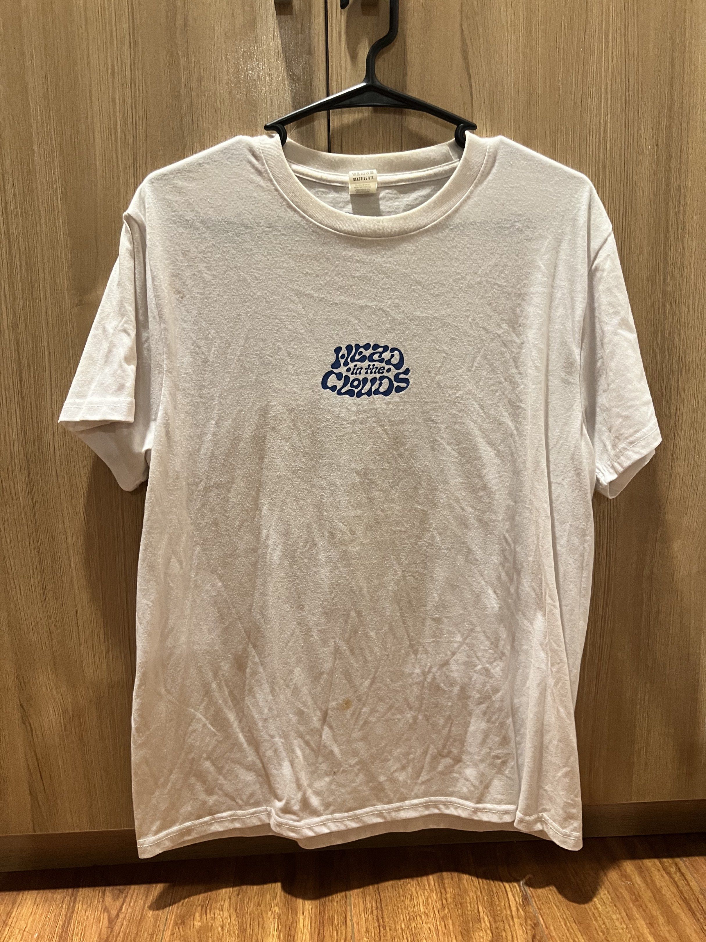 Head in the Clouds Manila 2022 VIP Tee (Category: Tshirts & Polo Shirts ) located in Quezon. Submitted by newmanilaselected (Listing ID 1418570031, Image 1). Description: 2022 88Rising Head in the Clouds Manila VIP Merch Tee - Came complimentary with VIP tickets to the 88rising music festival back in 2022 - Size large but fits like small/medium - Still in good condition. No issues at all - Selling for PHP 200 ***Can send dimensions and additional