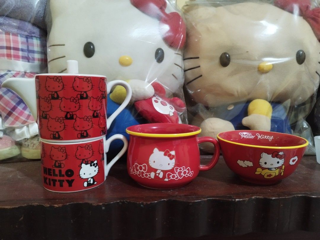 Hello Kitty Red Mugs and Bowl Set (Category: Coffee & Tea Tableware) located in Quezon City. Submitted by aijnos06 (Listing ID 1418442313, Image 1). Description: gk dine wares sold a s a set nobox no return polcy kau po mgpbook for pick up only loc ko nova qc thanks.