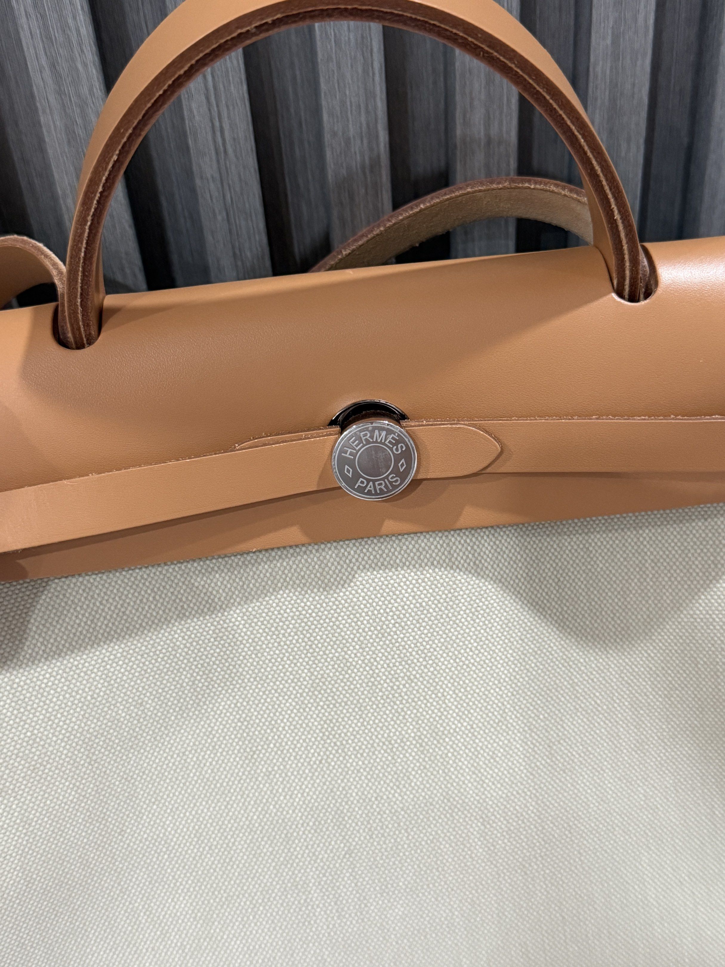 Hermes herbag stamp K 2025 (Category: Luxury Bags & Wallets) located in Aroroy. Submitted by maxineeeeeyuuu (Listing ID 1418425891, Image 3). Description: Selling my personal used bags Comes with: dustbag, cards, paperbag.