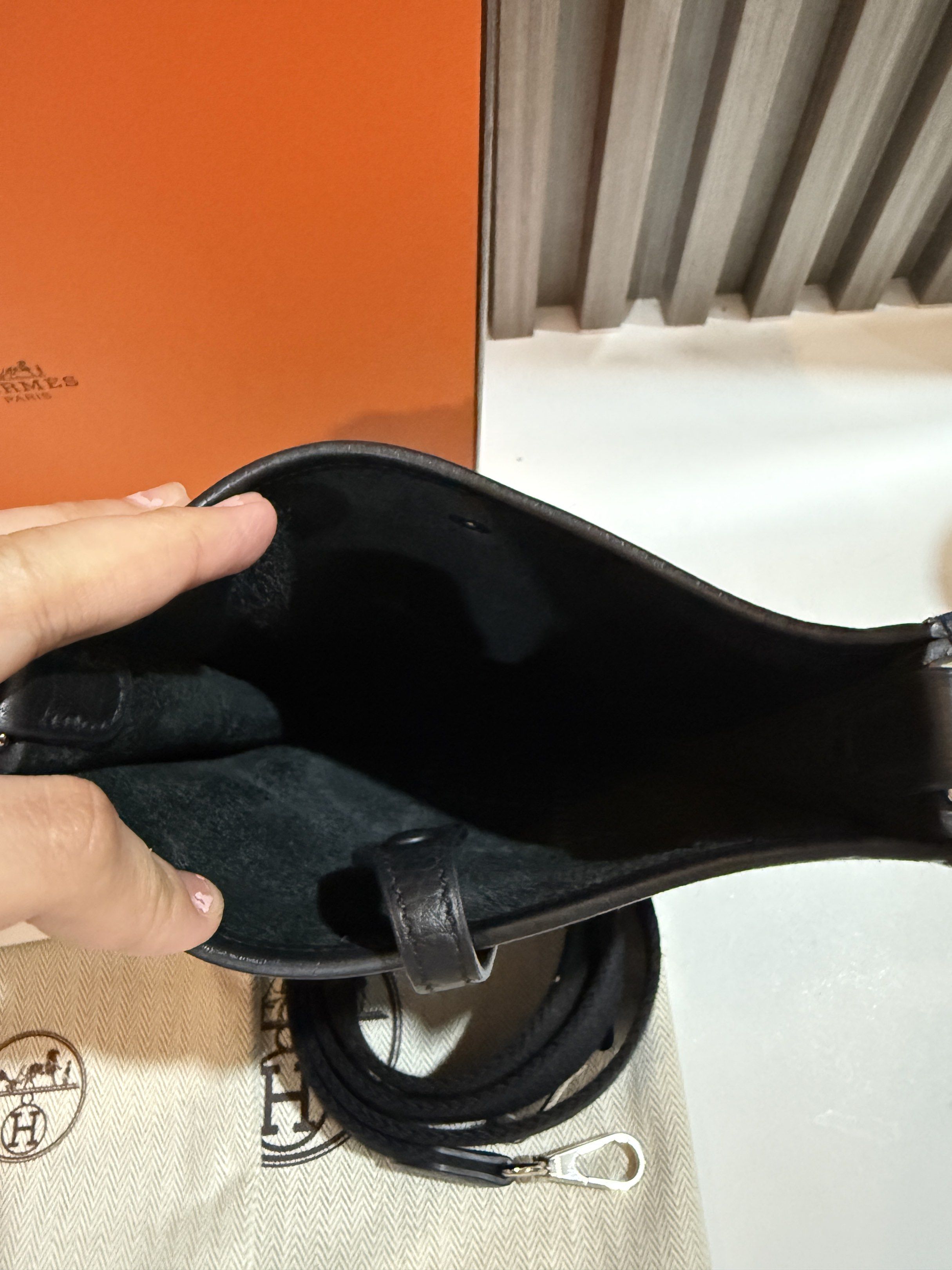 Hermes mini evelyne stamp u(2022 ) (Category: Luxury Bags & Wallets) located in Aroroy. Submitted by maxineeeeeyuuu (Listing ID 1418537262, Image 3). Description: Selling my preloved bags Inclusions: complete dustbag, box, cards.
