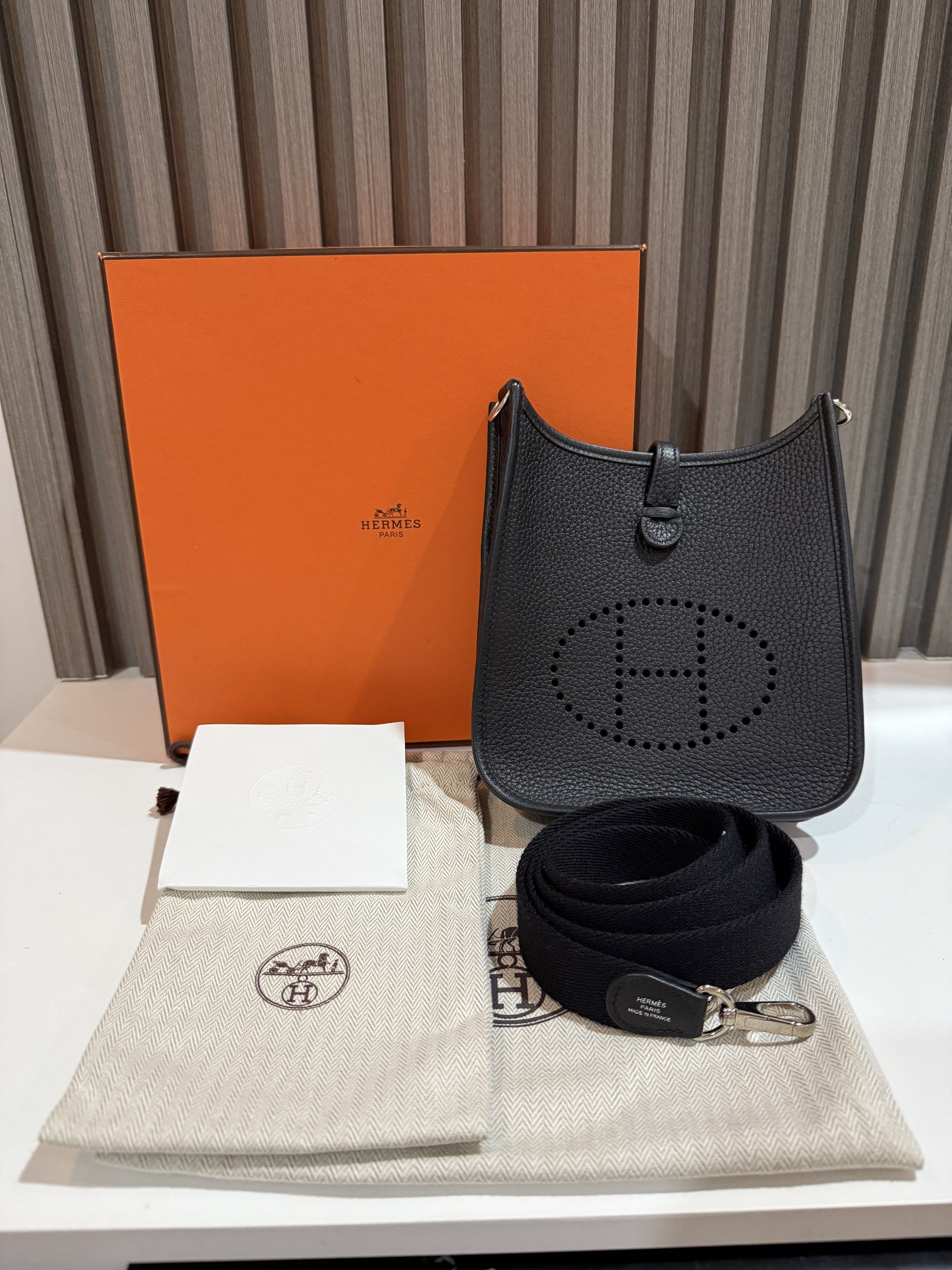Hermes mini evelyne stamp u(2022 ) (Category: Luxury Bags & Wallets) located in Aroroy. Submitted by maxineeeeeyuuu (Listing ID 1418537262, Image 1). Description: Selling my preloved bags Inclusions: complete dustbag, box, cards.