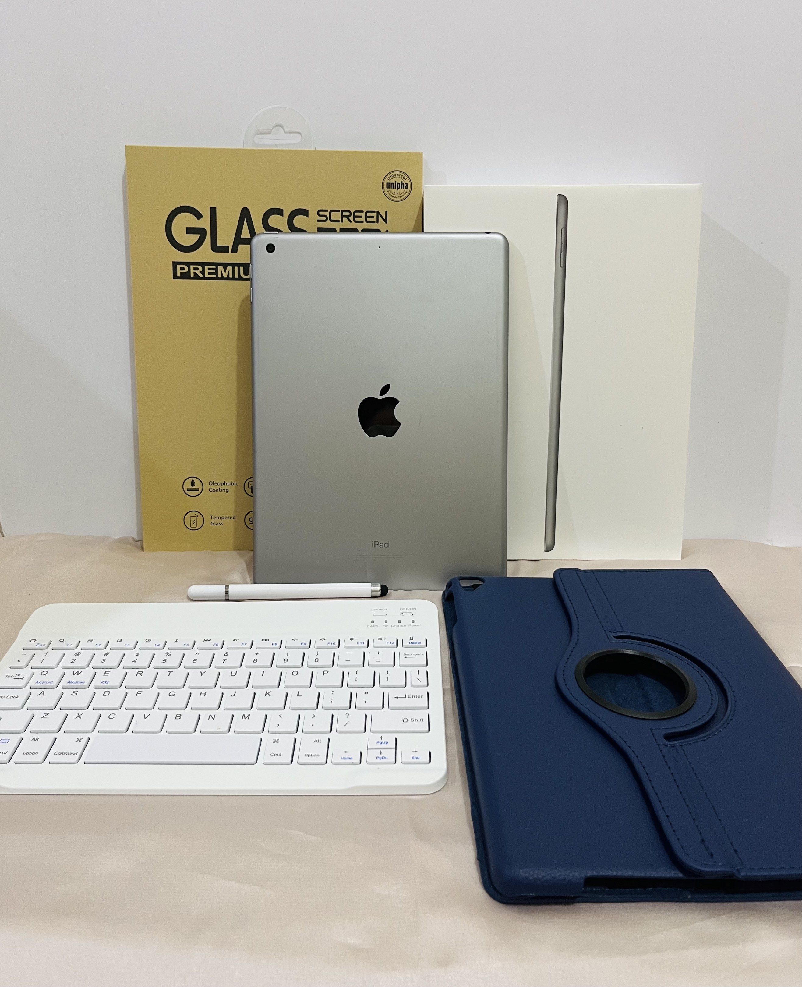 iPad 5th Gen 128GB WiFi use (Category: iPad) located in Manila. Submitted by noblewhale_f25e84 (Listing ID 1418572841, Image 2). Description: iPad 5th Gen 128GB WIFI USE IOS 16.7 9.7 inches GOOD BATTERY NO ISSUE FREEBIES : Case, Charger, Tempered Glass, Keyboard and Stylus pen. 📍Location: Mindanao Ave., Sampaloc Manila (Pick up only) 📦 COD/COP via Lalamove around Metro Manila or LBC to outside Metro Manila(Luzon, Visayas and Mindanao) Direct Me