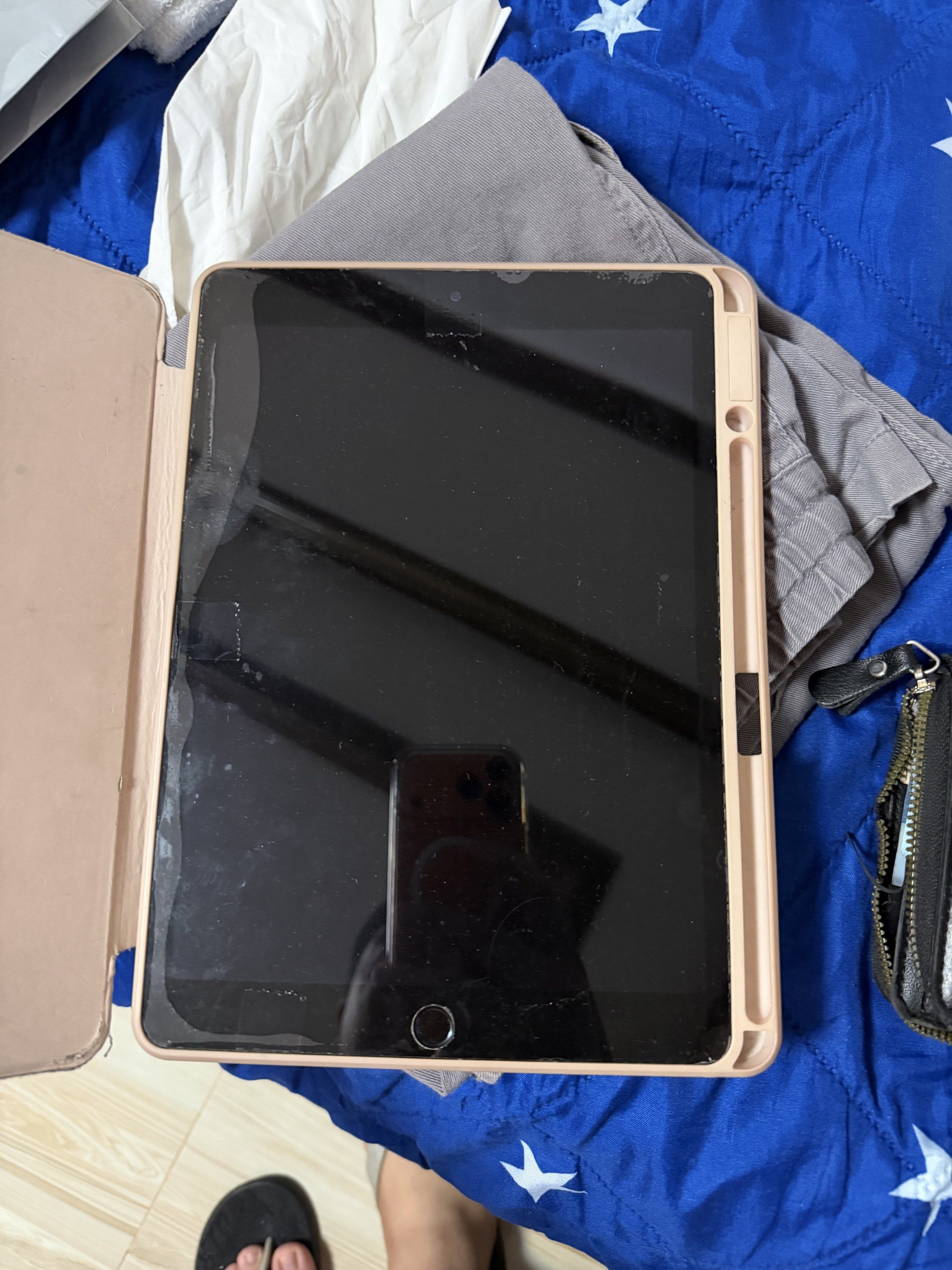 iPad 9th gen 64 gb defective BOARD LCD working (Category: iPad) located in Manila. Submitted by invinoveritas.670 (Listing ID 1418417006, Image 2). Description: - iPad 9th gen - 64GB storage - LCD is working - Ideal for parts or repair - See photos for condition.