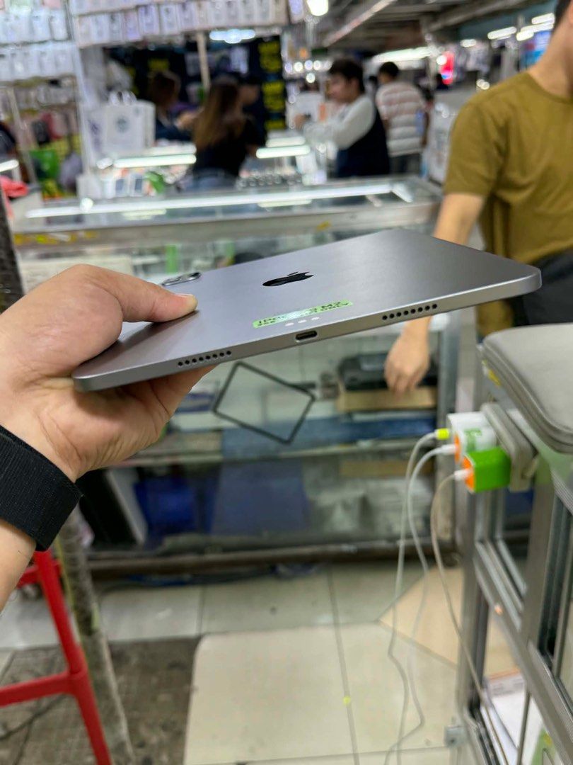 Ipad Pro M2 256GB 11' inch wifi only no issues (Category: iPad) located in San Juan City. Submitted by najihahtelecomshop2018 (Listing ID 1418502791, Image 3). Description: Legit Store | Original unit FOR SALE | TRADE / SWAP ▫️INSTALLMENT thru: 🔸Credit Card (straight / installment) 🔸Ggives / Gcredit + 6% interest 🔸Spay Later + 6% interest (RFS: Buy and Sell any kinds of Gadgets) Description: Ipad Pro M2 11' inch 256GB ( other GB are also avail