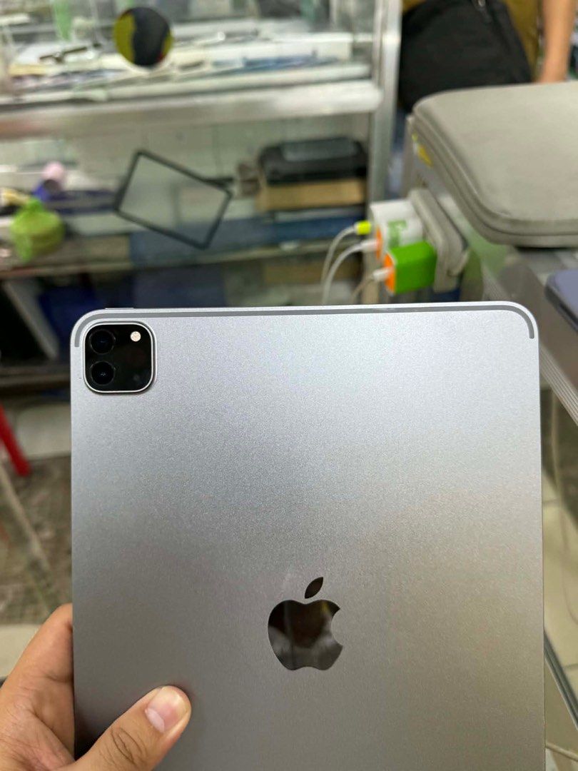 Ipad Pro M2 256GB 11' inch wifi only no issues (Category: iPad) located in San Juan City. Submitted by najihahtelecomshop2018 (Listing ID 1418502791, Image 2). Description: Legit Store | Original unit FOR SALE | TRADE / SWAP ▫️INSTALLMENT thru: 🔸Credit Card (straight / installment) 🔸Ggives / Gcredit + 6% interest 🔸Spay Later + 6% interest (RFS: Buy and Sell any kinds of Gadgets) Description: Ipad Pro M2 11' inch 256GB ( other GB are also avail