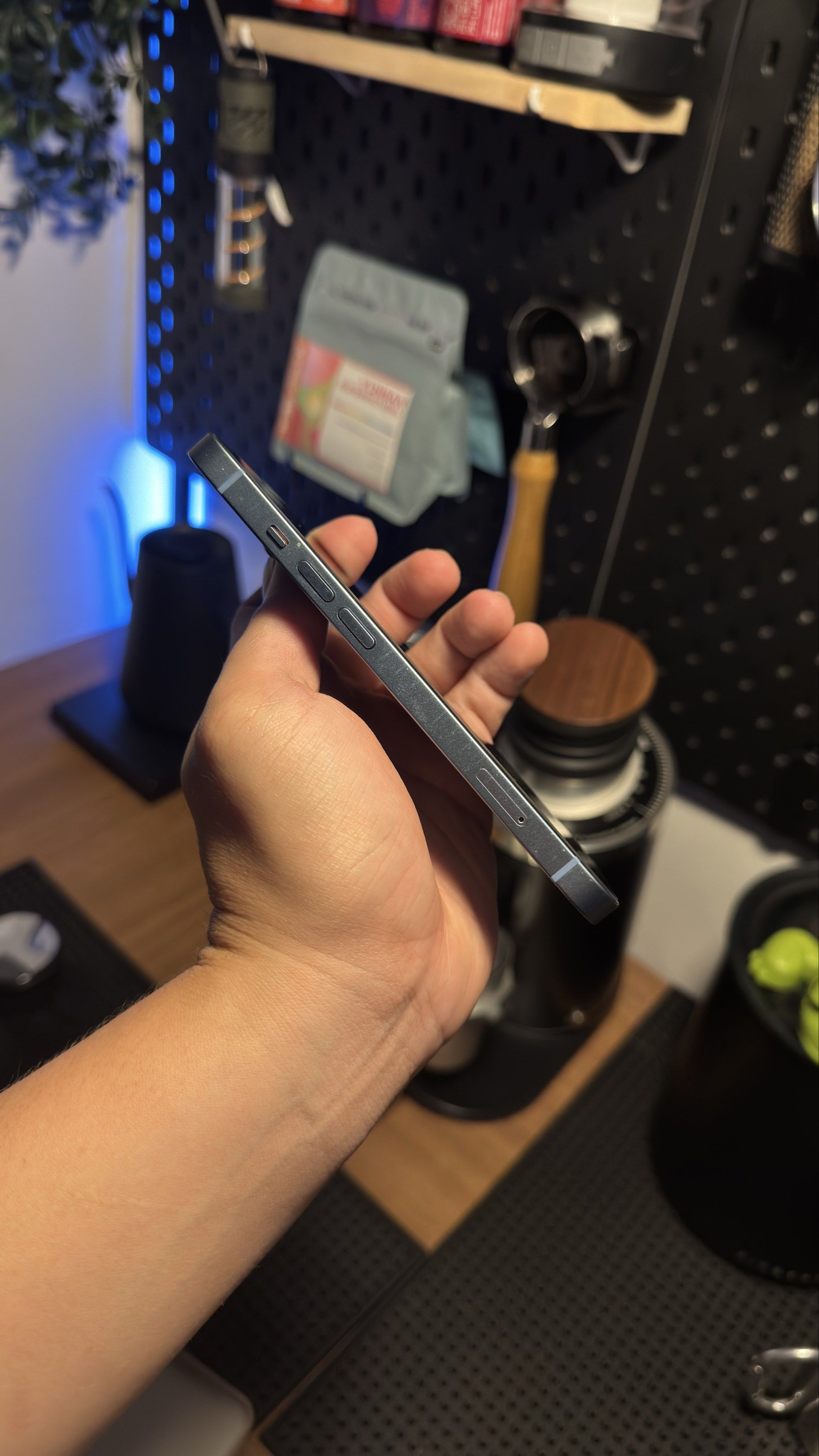 Iphone 14 Blue (Category: iPhone 14 Series) located in Valenzuela. Submitted by djv.mnl (Listing ID 1418551567, Image 2). Description: iPhone 14 – Blue, 128GB Selling personal phone. First owner. Free Case Details: • Open line (any SIM) • Updated to the latest iOS • 74% battery health • All buttons work • Face ID working • True Tone working • Speakers working • No charger or cord • Minimal signs of use (check photos) ISSUE : OLED Replaced Other t