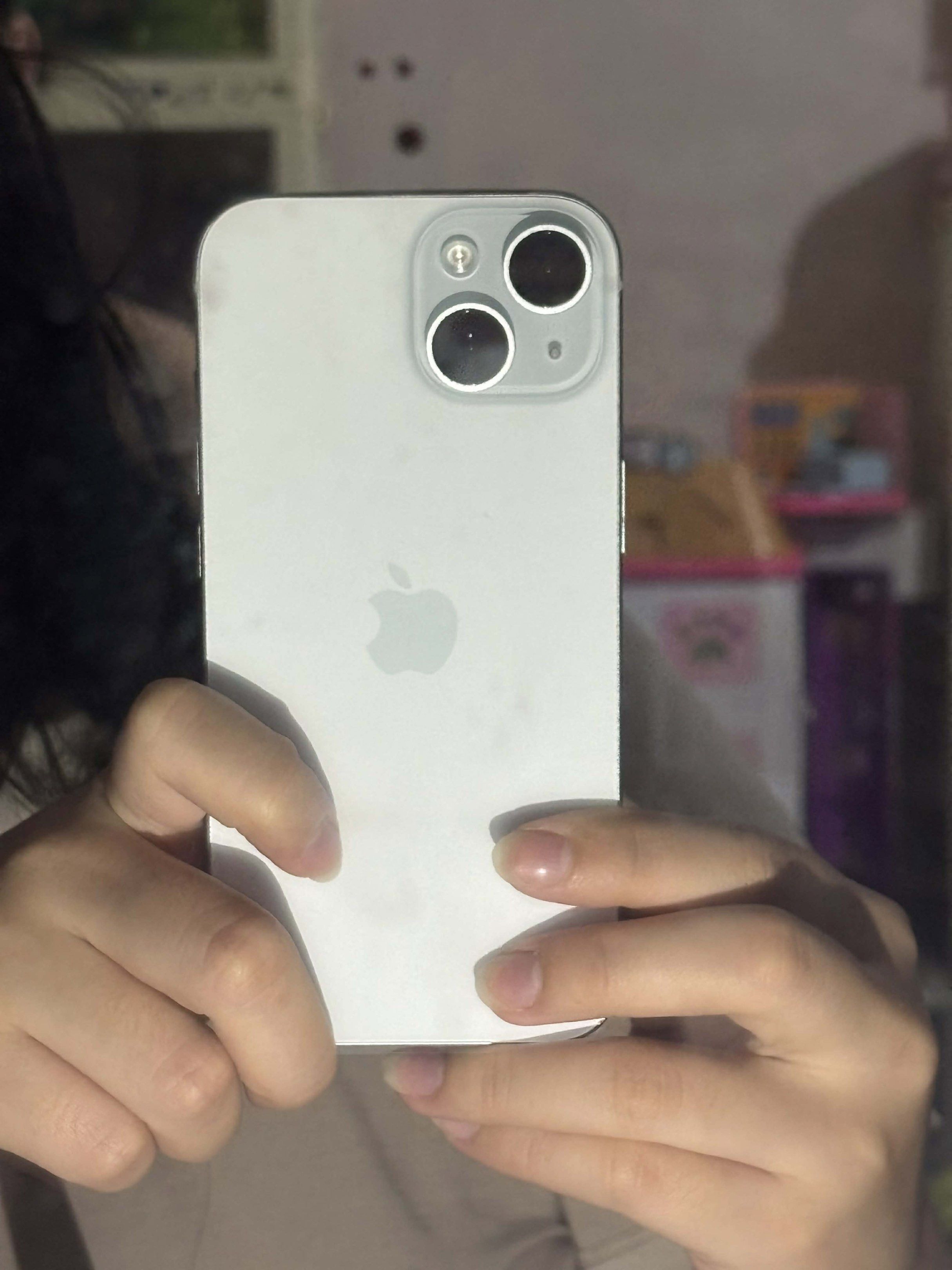 Iphone 15 256 (Category: iPhone 15 Series) located in Pasay City. Submitted by cristerdaniel (Listing ID 1418564969, Image 2). Description: - Brand: Ipohne - Model: Iphone 15 - Color: Blue - Condition: Excellent - Design: Sierra Blue - Material: Durable Comes With Free case.