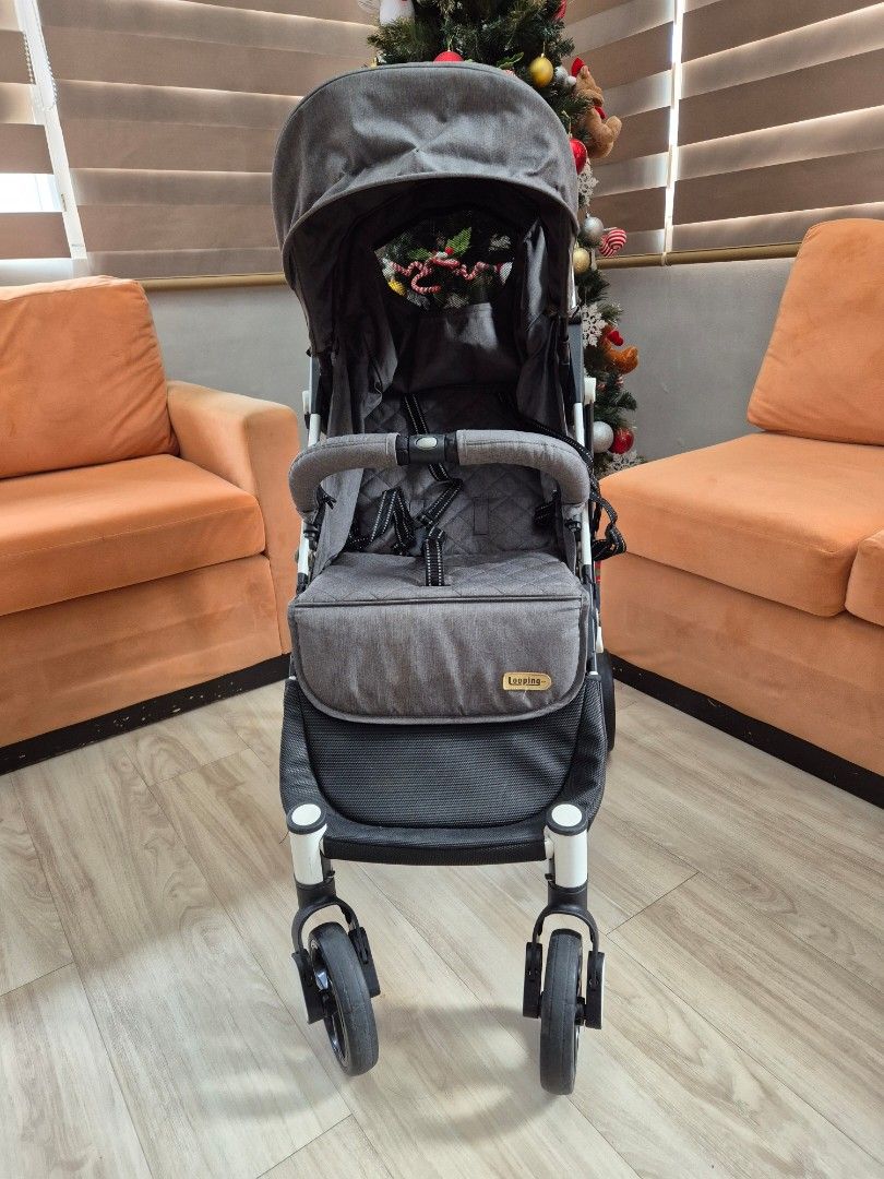 Looping Squizz Stroller (Category: Strollers) located in Manila. Submitted by sharmaynesy (Listing ID 1418497213, Image 1). Description: Looping Squizz Stroller - in very good condition - includes 2 sets of wheels (small and big) .
