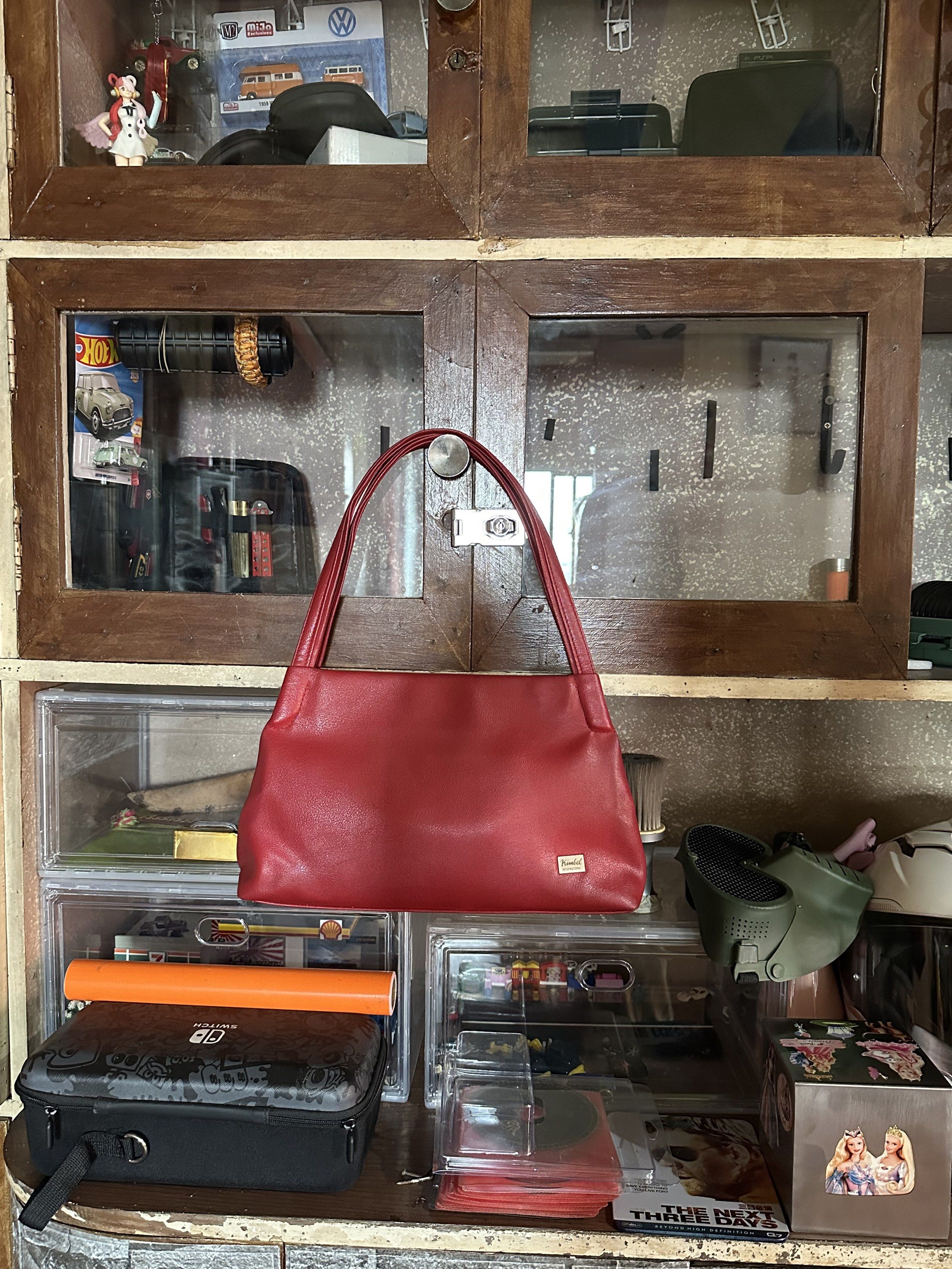 KIMBEL INTERNATIONAL RED LEATHER BAG (Category: Shoulder Bags) located in Baguio. Submitted by naomisfaith (Listing ID 1418534917, Image 1). Description: .