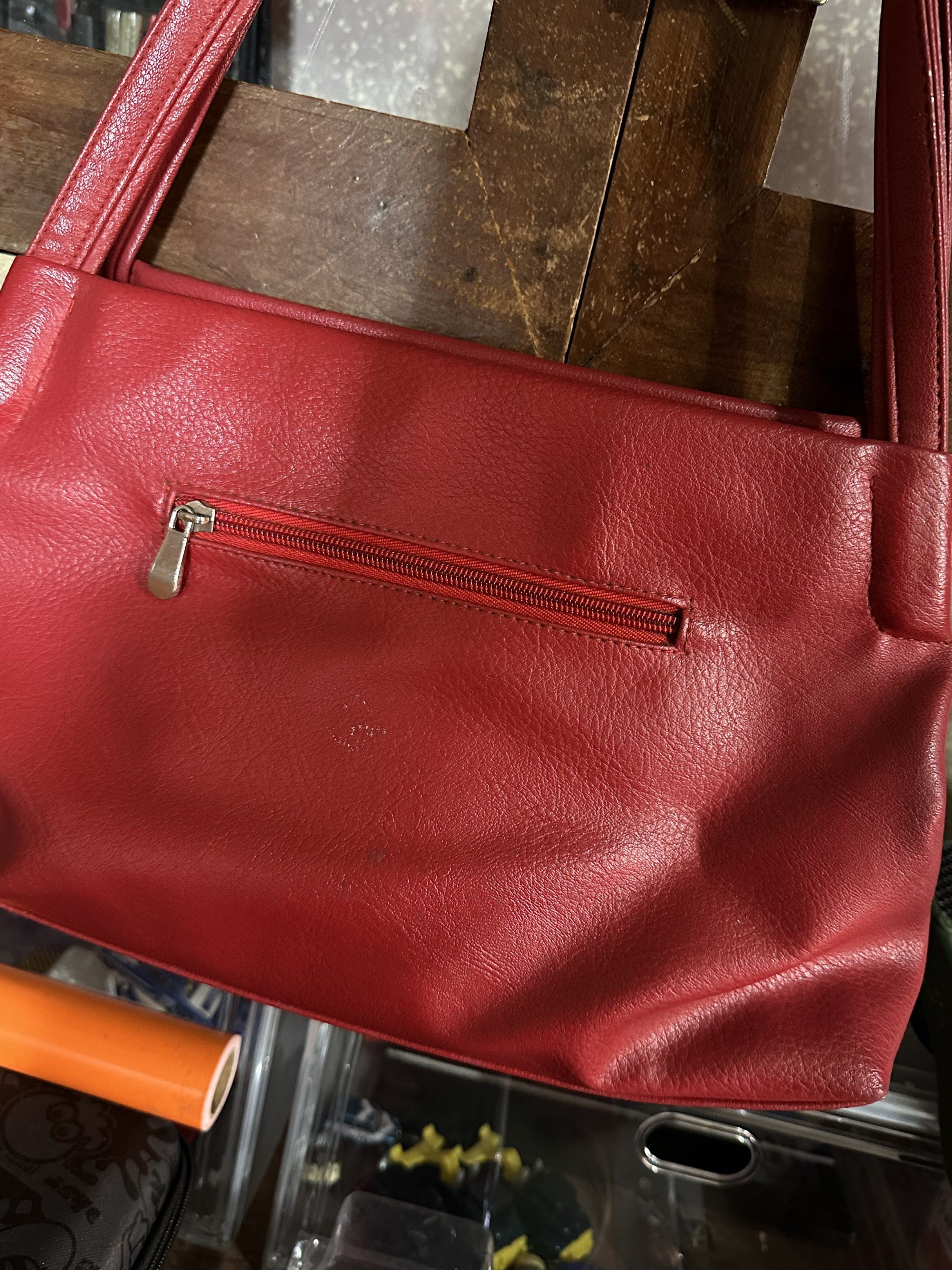KIMBEL INTERNATIONAL RED LEATHER BAG (Category: Shoulder Bags) located in Baguio. Submitted by naomisfaith (Listing ID 1418534917, Image 3). Description: .