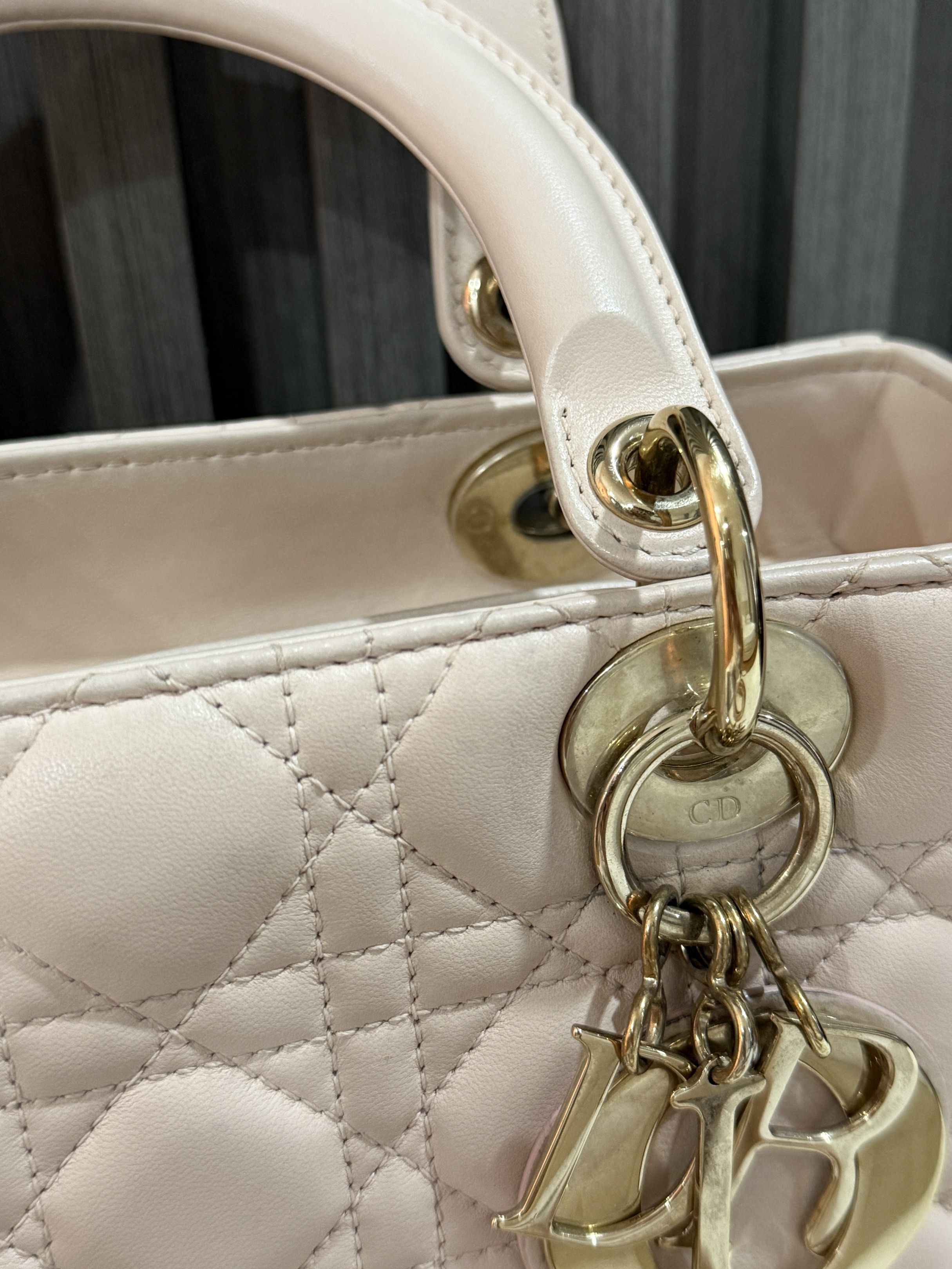 Lady dior in baby pink medium (Category: Luxury Bags & Wallets) located in Aroroy. Submitted by maxineeeeeyuuu (Listing ID 1418424113, Image 3). Description: Selling my personal used bags Comes with dustbag, cards.