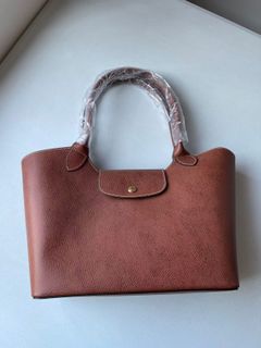(Category: ) located in . Submitted by welovebagsss (Listing ID 1418571745, Image 1). Description: .