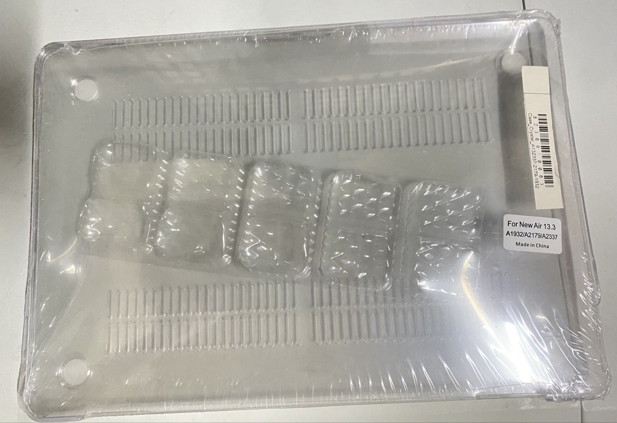 MacBook Air 13.3" Clear Case (Category: Laptop Bags & Sleeves) located in Cabanatuan. Submitted by lawrentpark (Listing ID 1418517232, Image 1). Description: Bought the wrong case for my unit - Compatible with MacBook Air 13.3" (A1932/A2179/A2337) M1/M2 - Provides scratch and impact protection - Transparent design preserves original look - Includes top and bottom cover Sf c/o buyer.