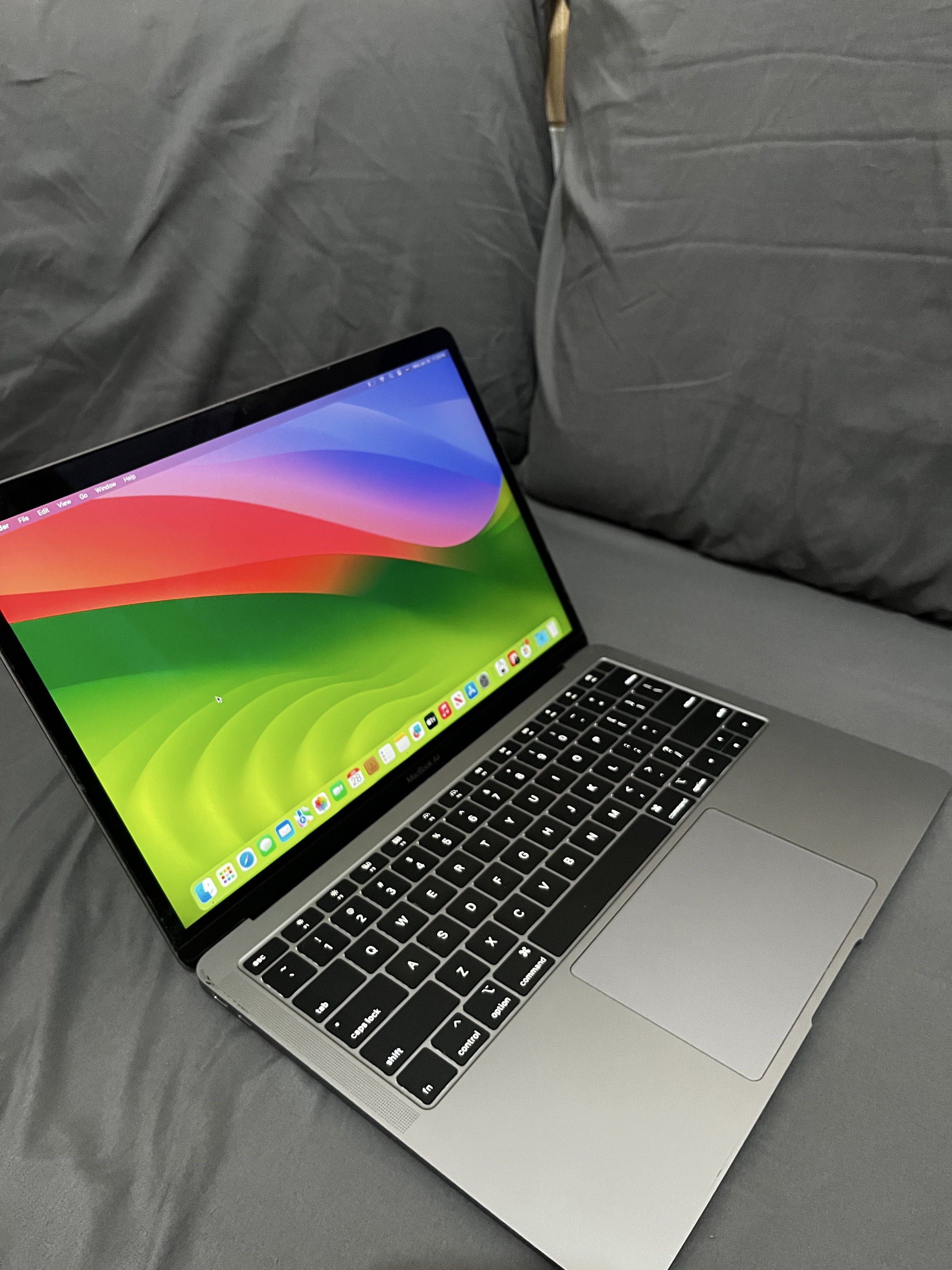 MacBook Air 13-inch (2018) (Category: Laptops & Notebooks) located in Manila. Submitted by jonathan_aliamen (Listing ID 1418485076, Image 3). Description: MacBook Air Retina, 13-inch, 2018 Processor 1.6 GHz Dual-Core Intel Core i5 Graphics Intel UHD Graphics 617 1536 MB Memory 8 GB 2133 MHz LPDDR3 macOS Sonoma 14.7.6 99%smooth No issue Verygood condition Package unit charger Sleeve pouch Ms offices Open cod cop.