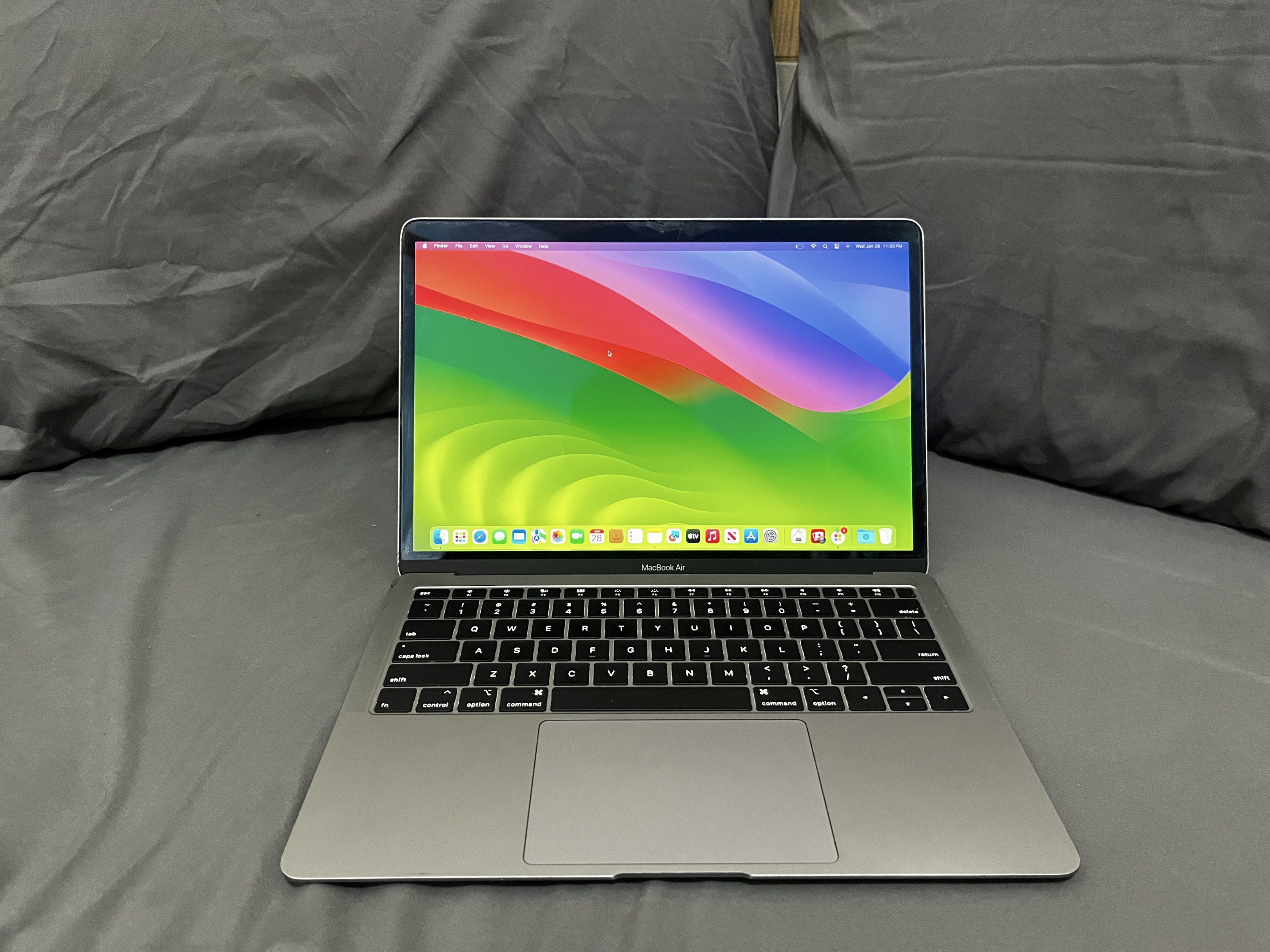 MacBook Air 13-inch (2018) (Category: Laptops & Notebooks) located in Manila. Submitted by jonathan_aliamen (Listing ID 1418485076, Image 1). Description: MacBook Air Retina, 13-inch, 2018 Processor 1.6 GHz Dual-Core Intel Core i5 Graphics Intel UHD Graphics 617 1536 MB Memory 8 GB 2133 MHz LPDDR3 macOS Sonoma 14.7.6 99%smooth No issue Verygood condition Package unit charger Sleeve pouch Ms offices Open cod cop.