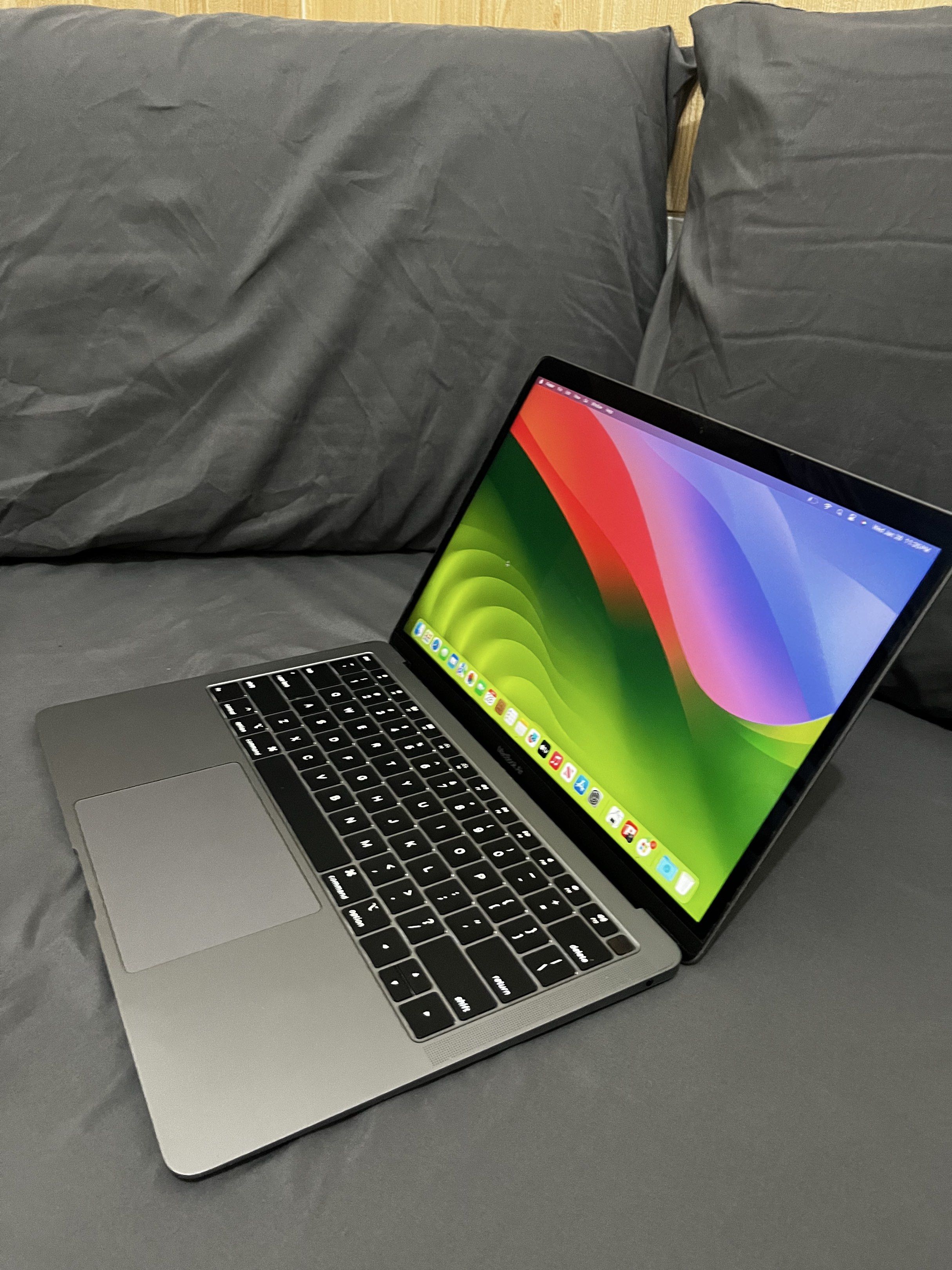 MacBook Air 13-inch (2018) (Category: Laptops & Notebooks) located in Manila. Submitted by jonathan_aliamen (Listing ID 1418485076, Image 2). Description: MacBook Air Retina, 13-inch, 2018 Processor 1.6 GHz Dual-Core Intel Core i5 Graphics Intel UHD Graphics 617 1536 MB Memory 8 GB 2133 MHz LPDDR3 macOS Sonoma 14.7.6 99%smooth No issue Verygood condition Package unit charger Sleeve pouch Ms offices Open cod cop.
