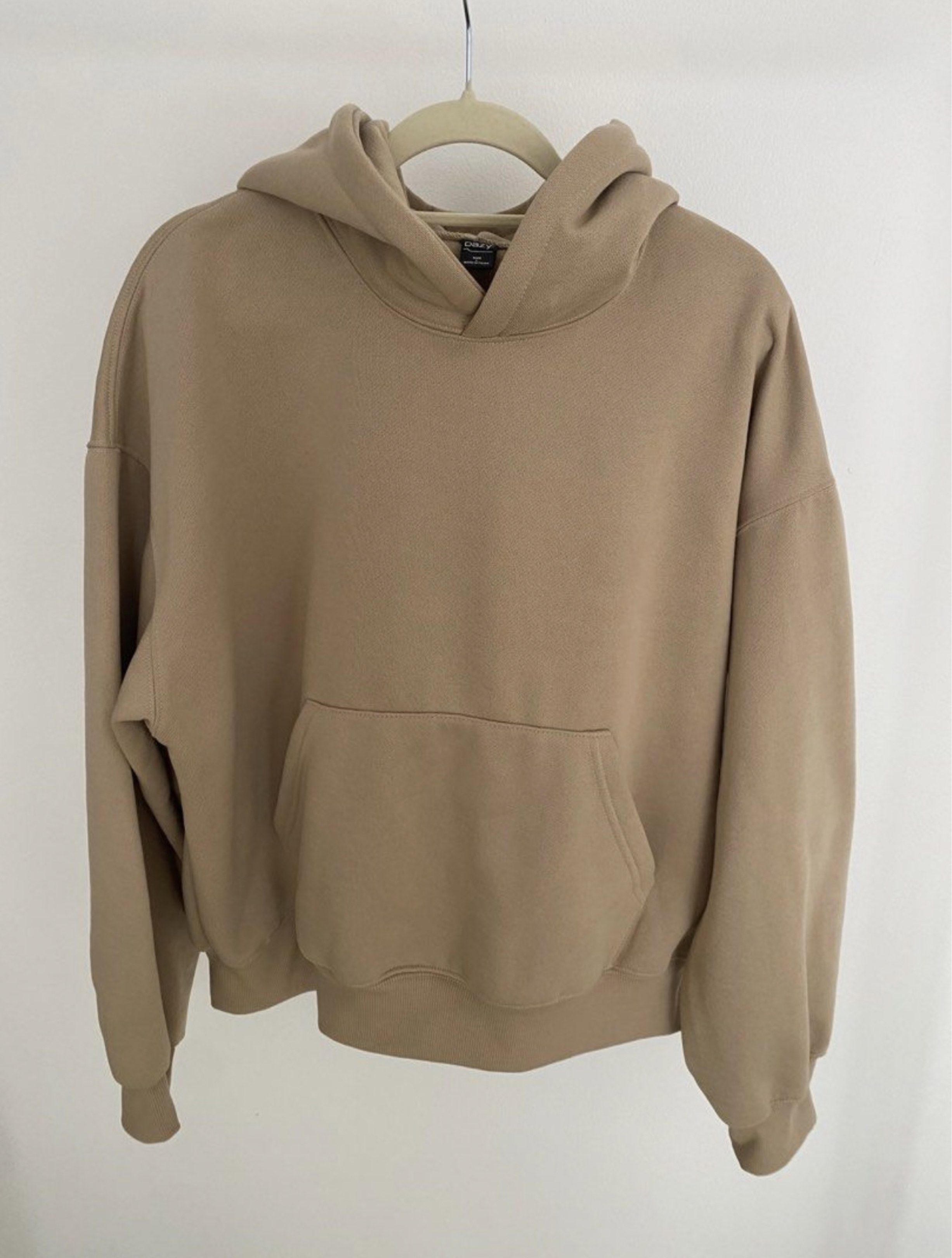 MENS HOODIE (Category: Coats, Jackets and Outerwear) located in Bulacan. Submitted by declutteringm0m (Listing ID 1418549866, Image 1). Description: NEVER BEEN USED.