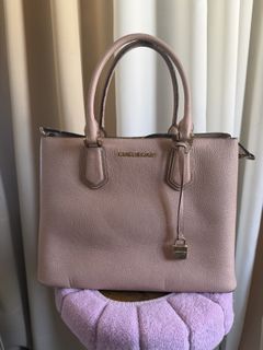 (Category: ) located in . Submitted by ukayshopping (Listing ID 1418469103, Image 1). Description: .
