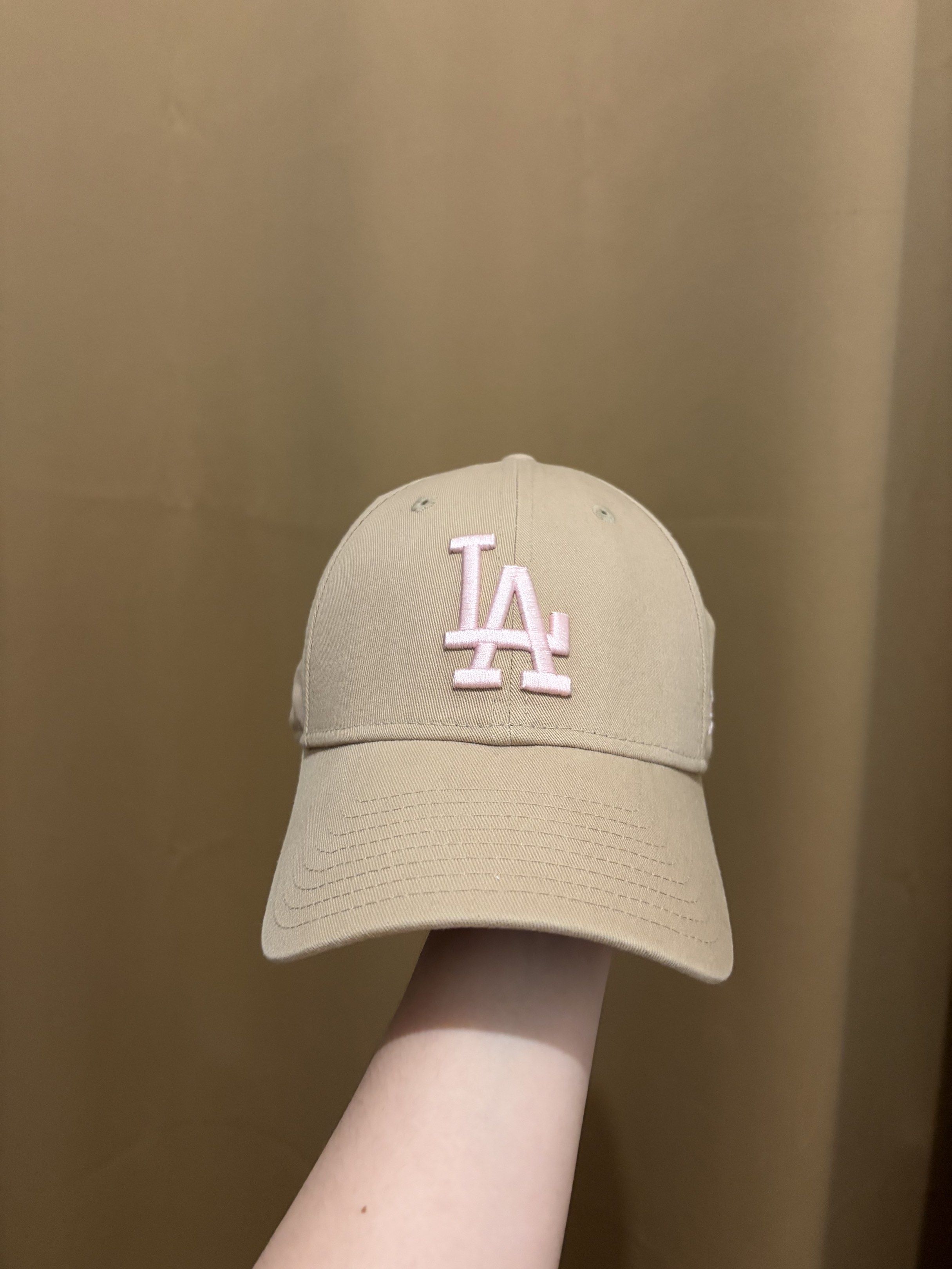 New Era Cap LA Neutral Washed OSFM MLB (Category: Hats & Beanies) located in Imus. Submitted by raziels (Listing ID 1418576746, Image 3). Description: Bought from Ayala Vermosa Foot Locker on December 2025 Original Price: ₱2,400 Selling it for only: ₱1,500 Brand new and worn only once. Only removed the size sticker. MOP: GCash/Maribank MOD: Flash Express/Lalamove (Free shipping if you’re within Manila or Cavite).
