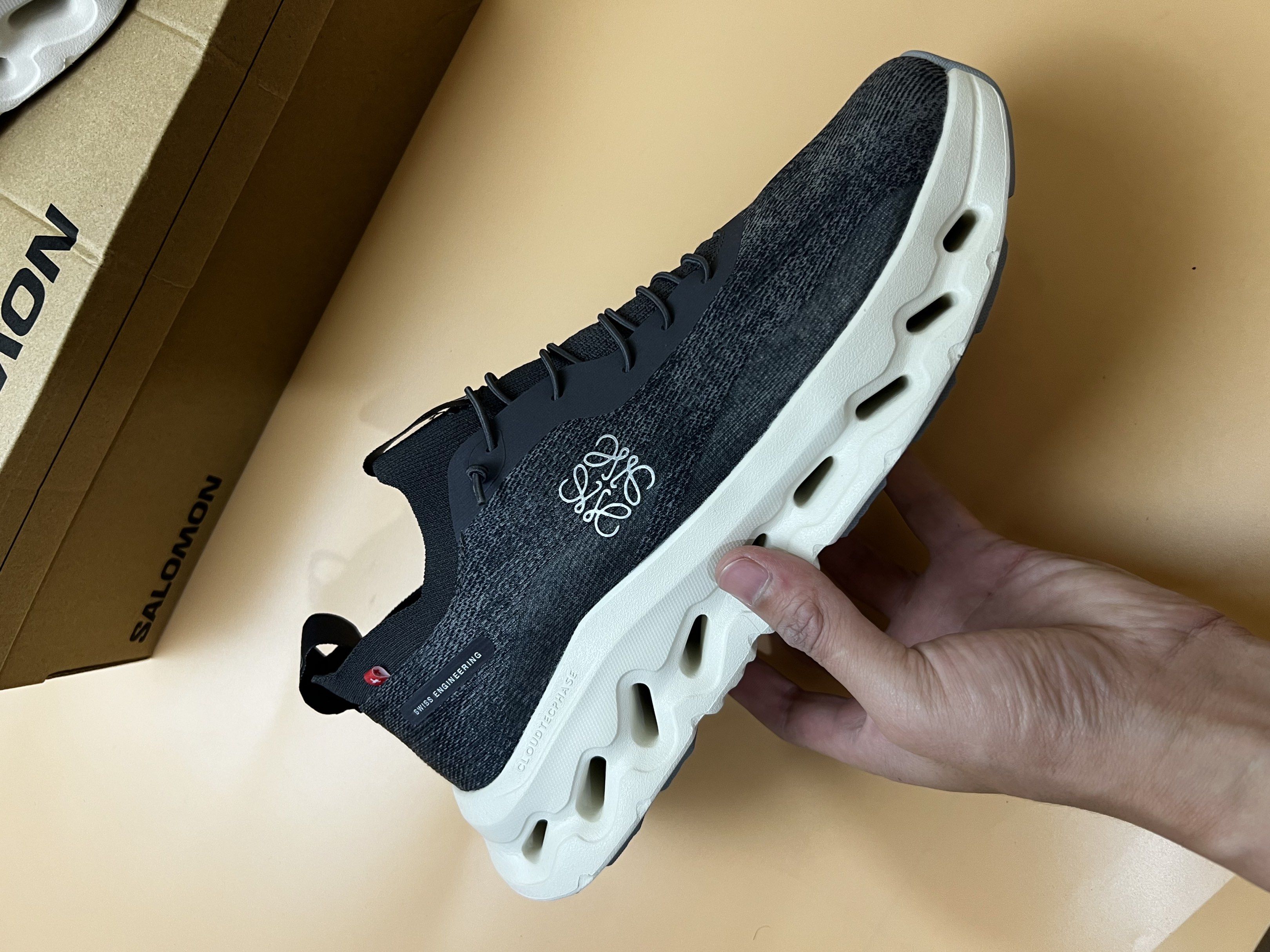 Oncloud loewe (Category: Sneakers) located in Baguio. Submitted by kickflips (Listing ID 1418432358, Image 3). Description: 10 mens .
