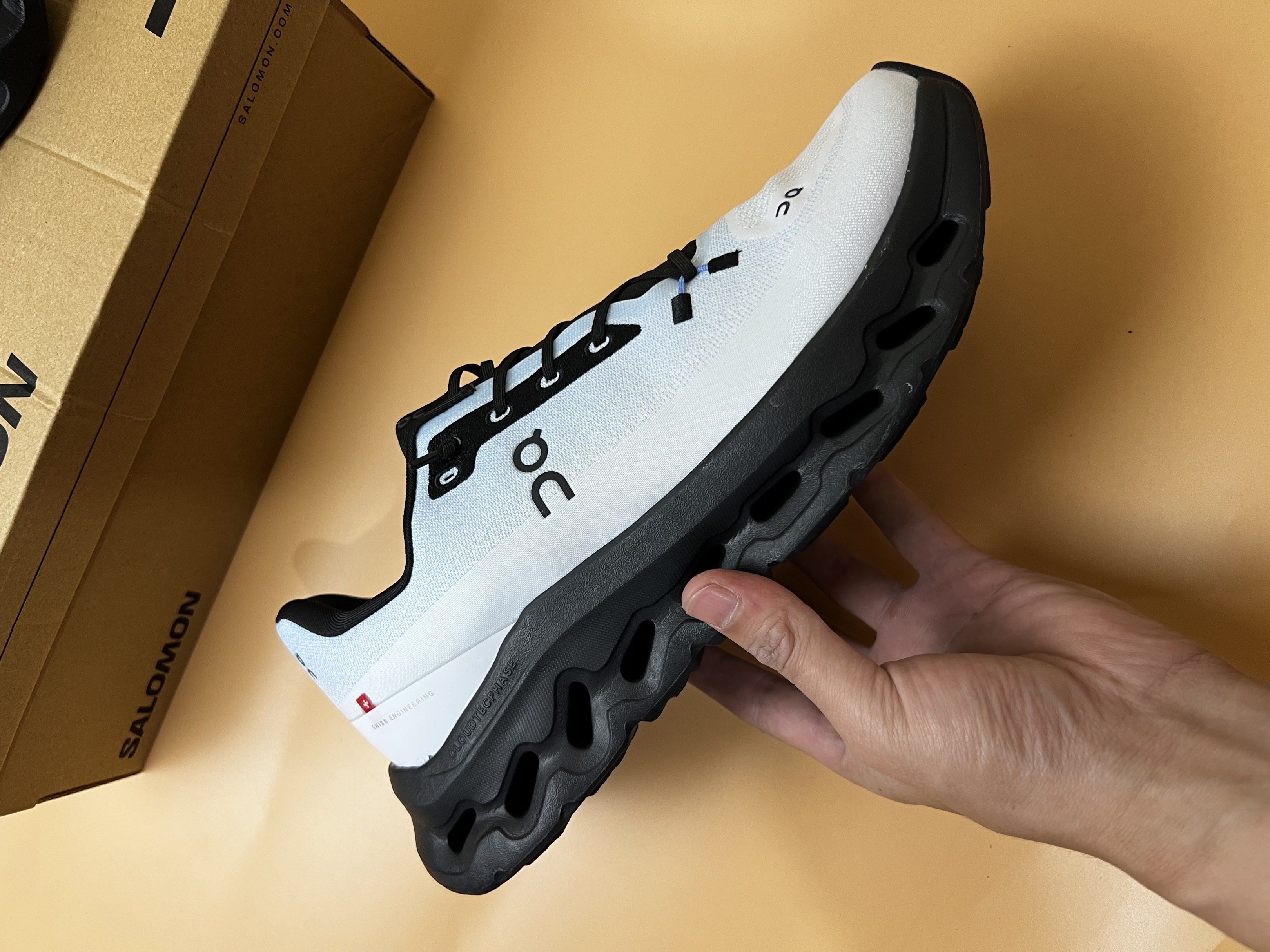 Oncloud tilt (Category: Sneakers) located in Baguio. Submitted by kickflips (Listing ID 1418432149, Image 2). Description: .