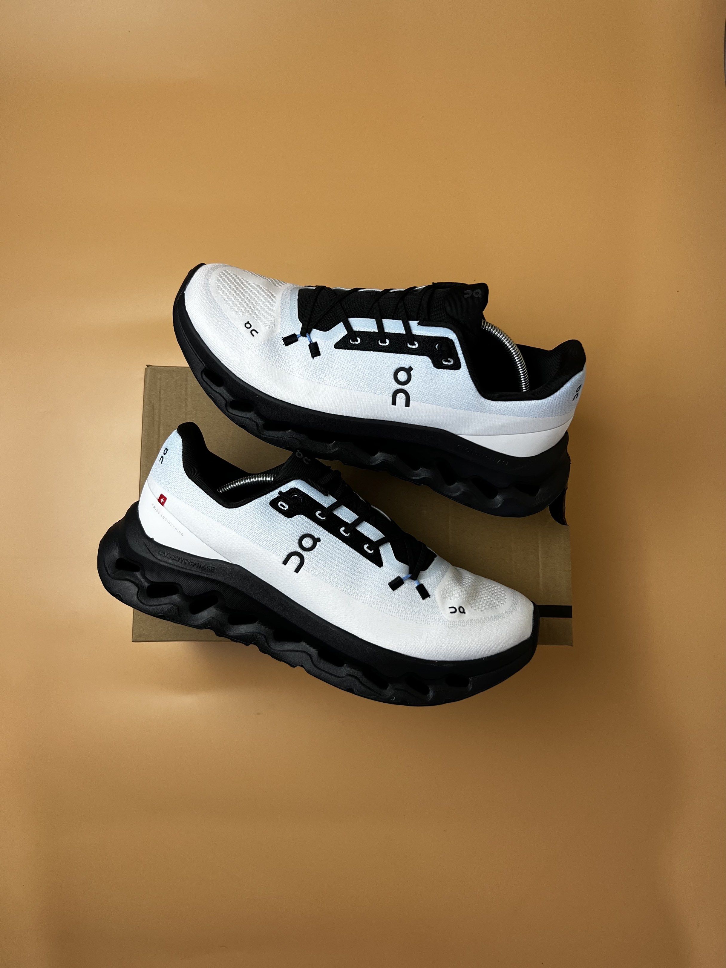 Oncloud tilt (Category: Sneakers) located in Baguio. Submitted by kickflips (Listing ID 1418432149, Image 1). Description: .