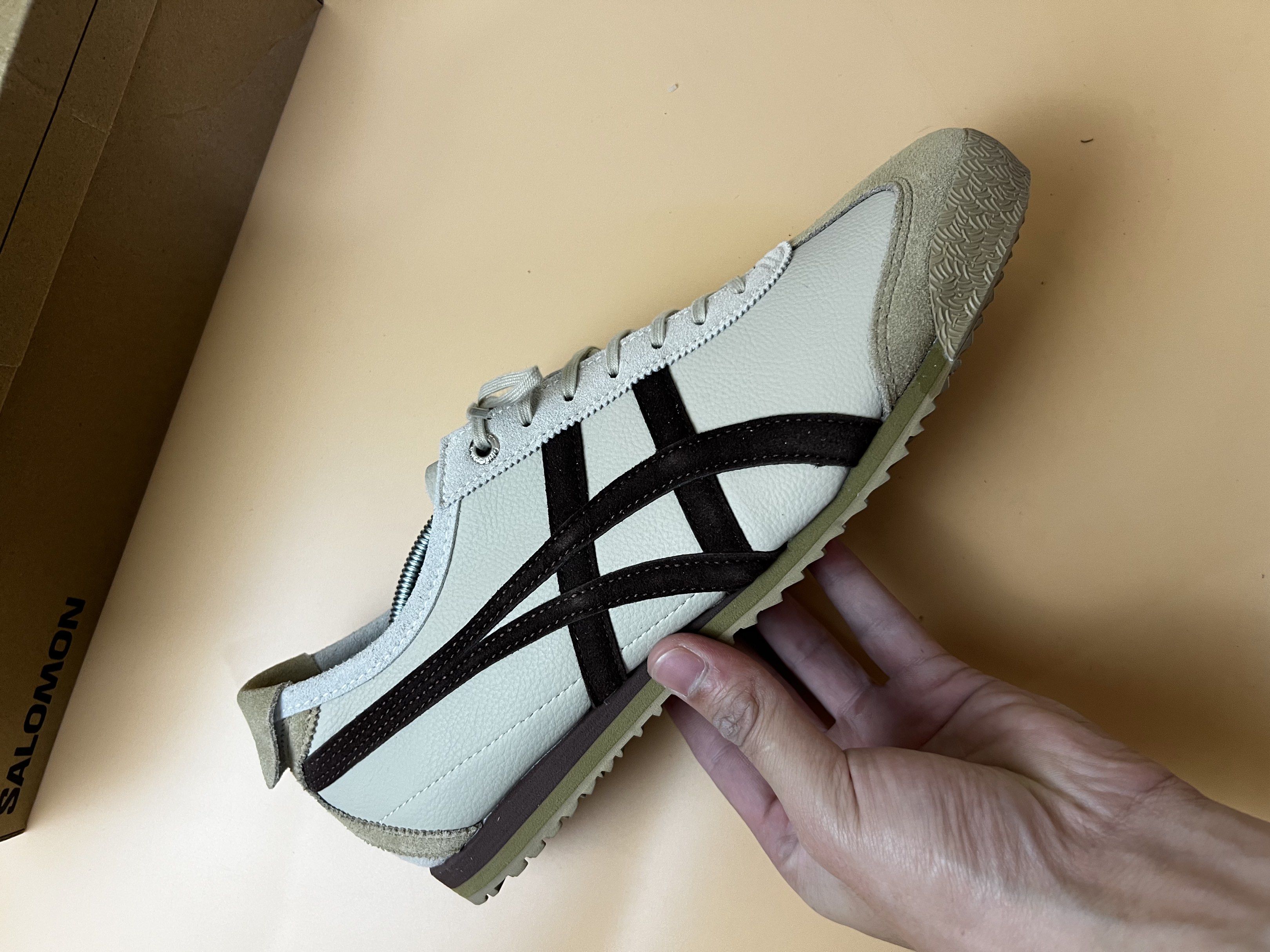 ONITSUKA JAPAN (Category: Sneakers) located in Baguio. Submitted by kickflips (Listing ID 1418431587, Image 2). Description: .