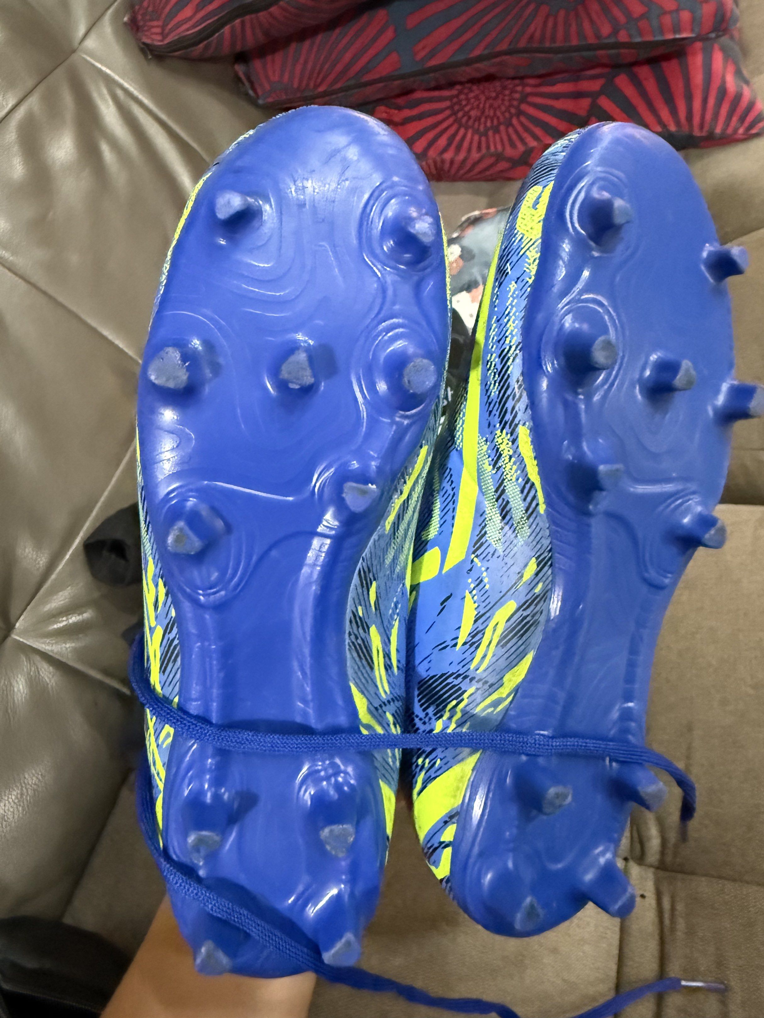 Ortuseight Soccer Cleats and Jersey Set (Category: Racket and Ball Sports) located in Manila. Submitted by daveeh (Listing ID 1418474195, Image 3). Description: - Ortuseight soccer set - Includes: - Blue and yellow cleats with blue laces and sole size 24 - Black and blue jersey with Ortuseight logo - Black shin guards with Ortuseight logo.