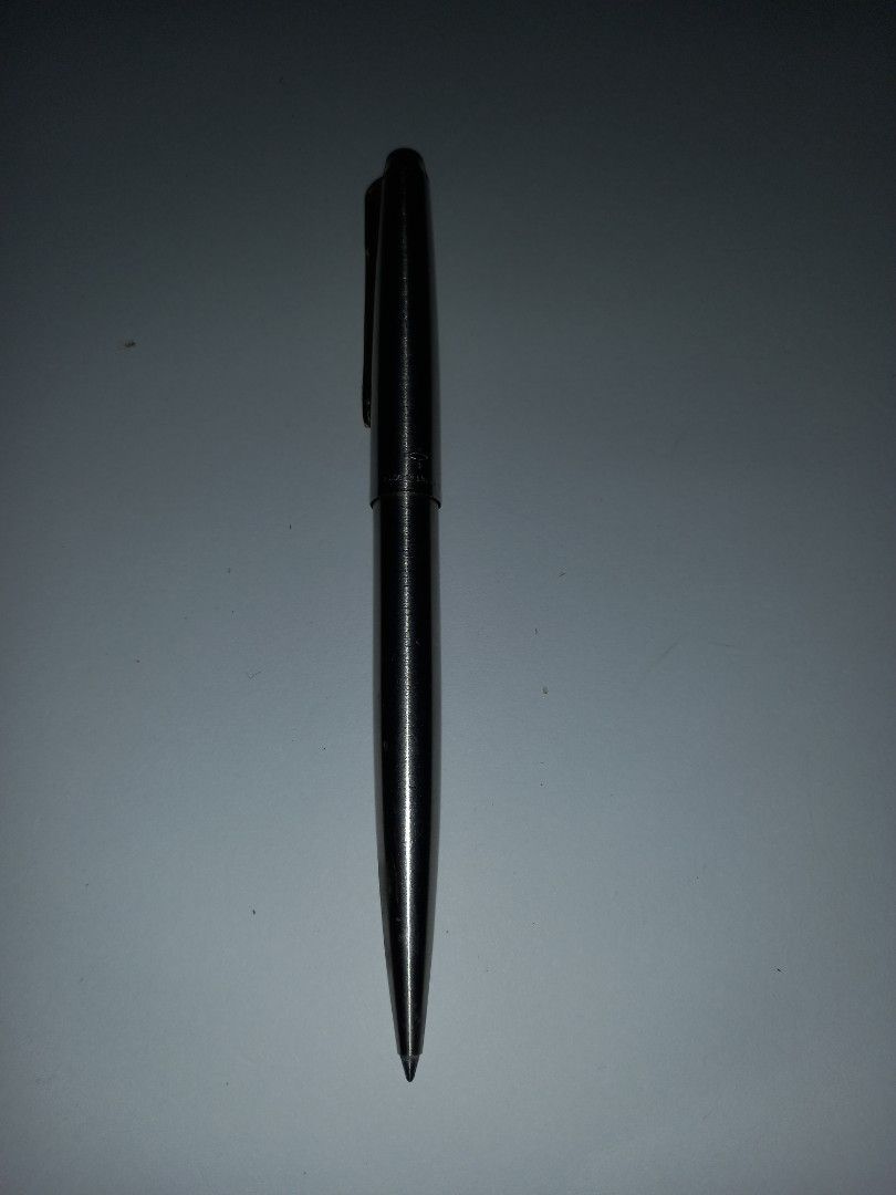 Parker Jotter Ballpoint Pen (Category: Stationery & School Supplies) located in Manila. Submitted by zenphoenix-7ad615 (Listing ID 1418592168, Image 1). Description: - Parker Jotter ballpoint pen - Silver metal body - Classic and timeless design - Durable and reliable no ink - Ideal for everyday writing.